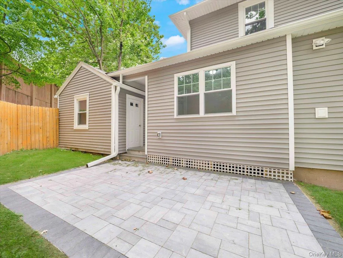 121 Clinton Avenue, Orangetown, NY, 3 Bedrooms Bedrooms, 11 Rooms Rooms,1 BathroomBathrooms,Residential Lease,For Rent,Clinton,0,1039901 121 Clinton Avenue, Orangetown, NY, 3 Bedrooms Bedrooms, 11 Rooms Rooms,1 BathroomBathrooms,Residential Lease,For Rent,Clinton,0,1039901