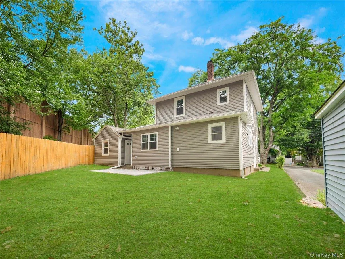 121 Clinton Avenue, Orangetown, NY, 3 Bedrooms Bedrooms, 11 Rooms Rooms,1 BathroomBathrooms,Residential Lease,For Rent,Clinton,0,1039901 121 Clinton Avenue, Orangetown, NY, 3 Bedrooms Bedrooms, 11 Rooms Rooms,1 BathroomBathrooms,Residential Lease,For Rent,Clinton,0,1039901