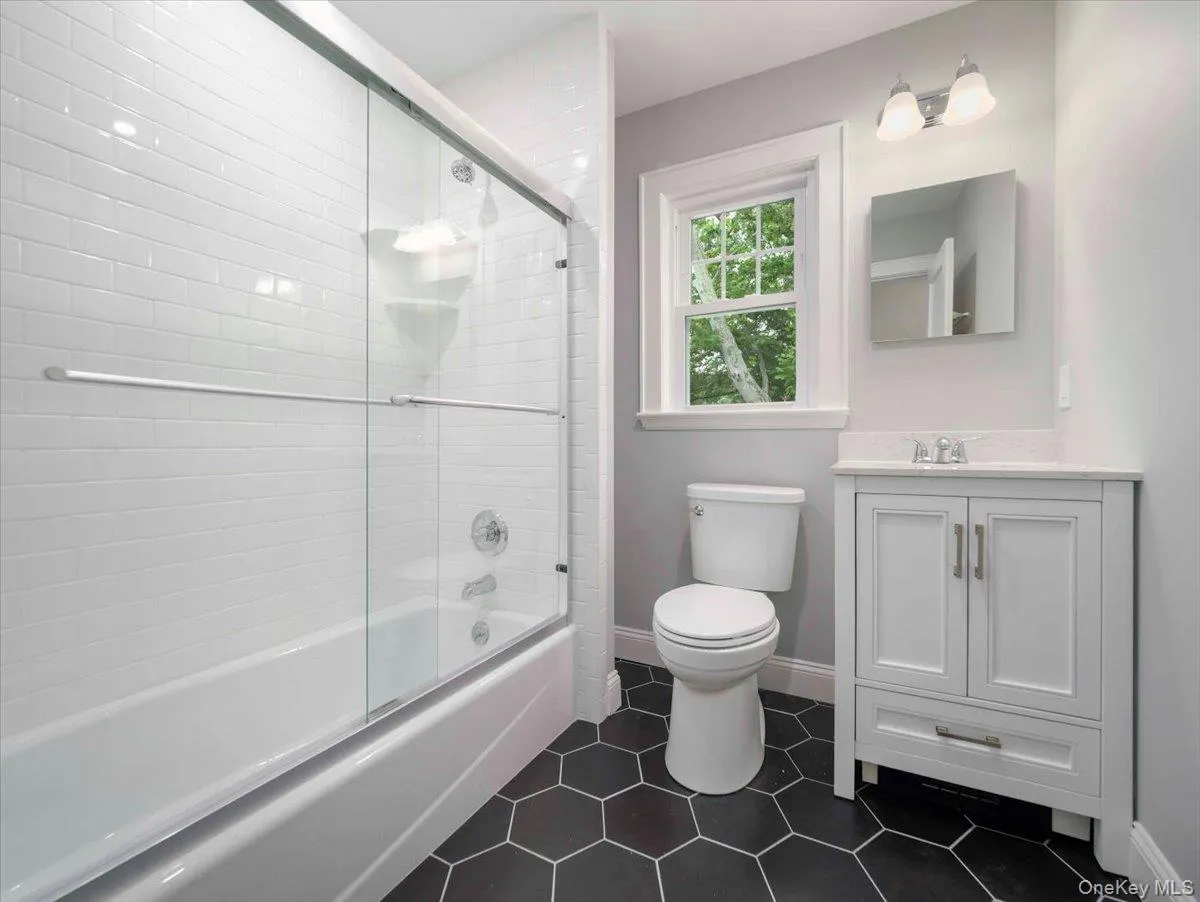 121 Clinton Avenue, Orangetown, NY, 3 Bedrooms Bedrooms, 11 Rooms Rooms,1 BathroomBathrooms,Residential Lease,For Rent,Clinton,0,1039901 121 Clinton Avenue, Orangetown, NY, 3 Bedrooms Bedrooms, 11 Rooms Rooms,1 BathroomBathrooms,Residential Lease,For Rent,Clinton,0,1039901