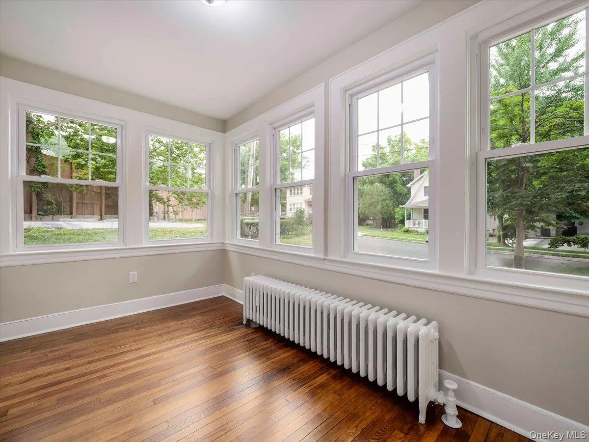 121 Clinton Avenue, Orangetown, NY, 3 Bedrooms Bedrooms, 11 Rooms Rooms,1 BathroomBathrooms,Residential Lease,For Rent,Clinton,0,1039901 121 Clinton Avenue, Orangetown, NY, 3 Bedrooms Bedrooms, 11 Rooms Rooms,1 BathroomBathrooms,Residential Lease,For Rent,Clinton,0,1039901