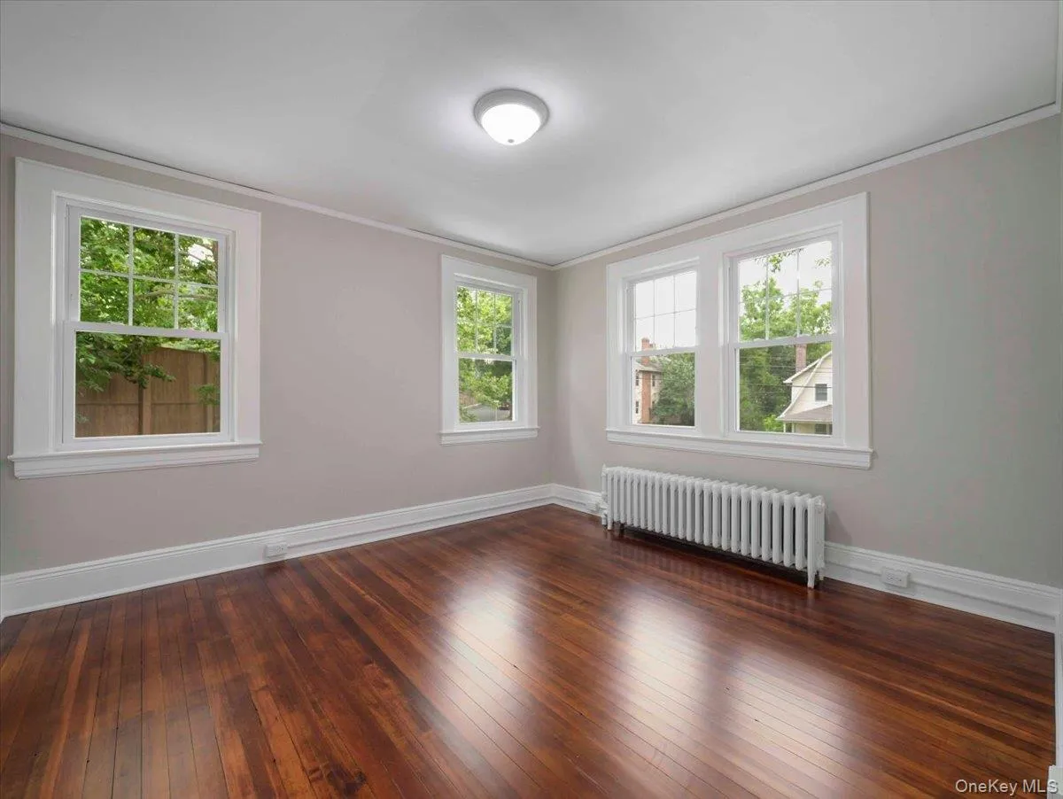 121 Clinton Avenue, Orangetown, NY, 3 Bedrooms Bedrooms, 11 Rooms Rooms,1 BathroomBathrooms,Residential Lease,For Rent,Clinton,0,1039901 121 Clinton Avenue, Orangetown, NY, 3 Bedrooms Bedrooms, 11 Rooms Rooms,1 BathroomBathrooms,Residential Lease,For Rent,Clinton,0,1039901