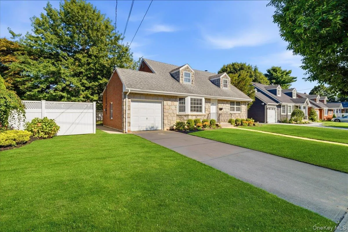 68 Roy Avenue, Oyster Bay, NY, 4 Bedrooms Bedrooms, 7 Rooms Rooms,2 BathroomsBathrooms,Residential,For Rent,Roy,0,1039907 68 Roy Avenue, Oyster Bay, NY, 4 Bedrooms Bedrooms, 7 Rooms Rooms,2 BathroomsBathrooms,Residential,For Rent,Roy,0,1039907