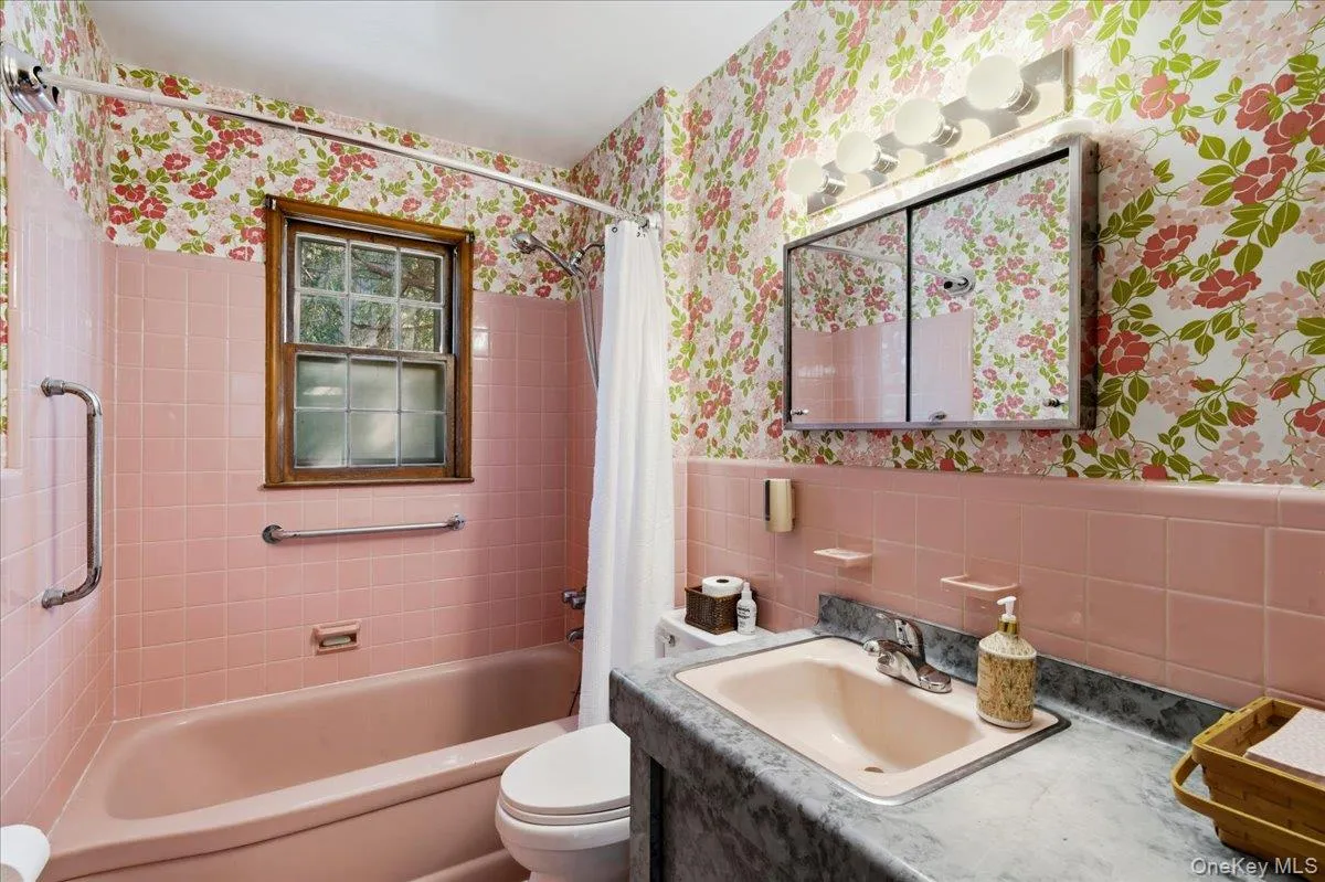 68 Roy Avenue, Oyster Bay, NY, 4 Bedrooms Bedrooms, 7 Rooms Rooms,2 BathroomsBathrooms,Residential,For Rent,Roy,0,1039907 68 Roy Avenue, Oyster Bay, NY, 4 Bedrooms Bedrooms, 7 Rooms Rooms,2 BathroomsBathrooms,Residential,For Rent,Roy,0,1039907