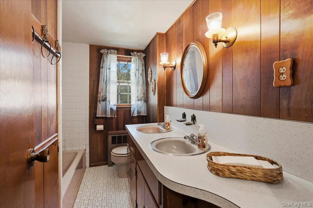 68 Roy Avenue, Oyster Bay, NY, 4 Bedrooms Bedrooms, 7 Rooms Rooms,2 BathroomsBathrooms,Residential,For Rent,Roy,0,1039907 68 Roy Avenue, Oyster Bay, NY, 4 Bedrooms Bedrooms, 7 Rooms Rooms,2 BathroomsBathrooms,Residential,For Rent,Roy,0,1039907
