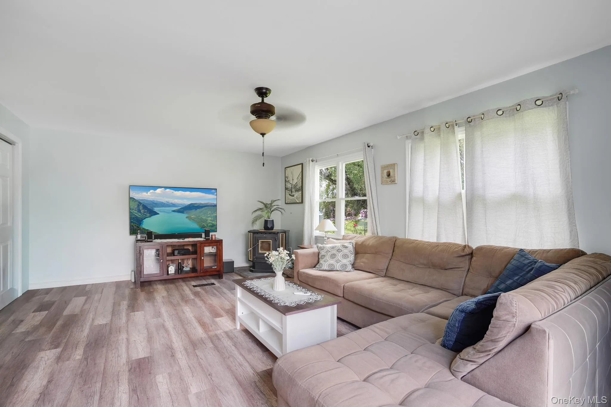 8 Hampton Road, Poughkeepsie (town), NY, 5 Bedrooms Bedrooms, 13 Rooms Rooms,3 BathroomsBathrooms,Residential,For Rent,Hampton,0,1039910 8 Hampton Road, Poughkeepsie (town), NY, 5 Bedrooms Bedrooms, 13 Rooms Rooms,3 BathroomsBathrooms,Residential,For Rent,Hampton,0,1039910