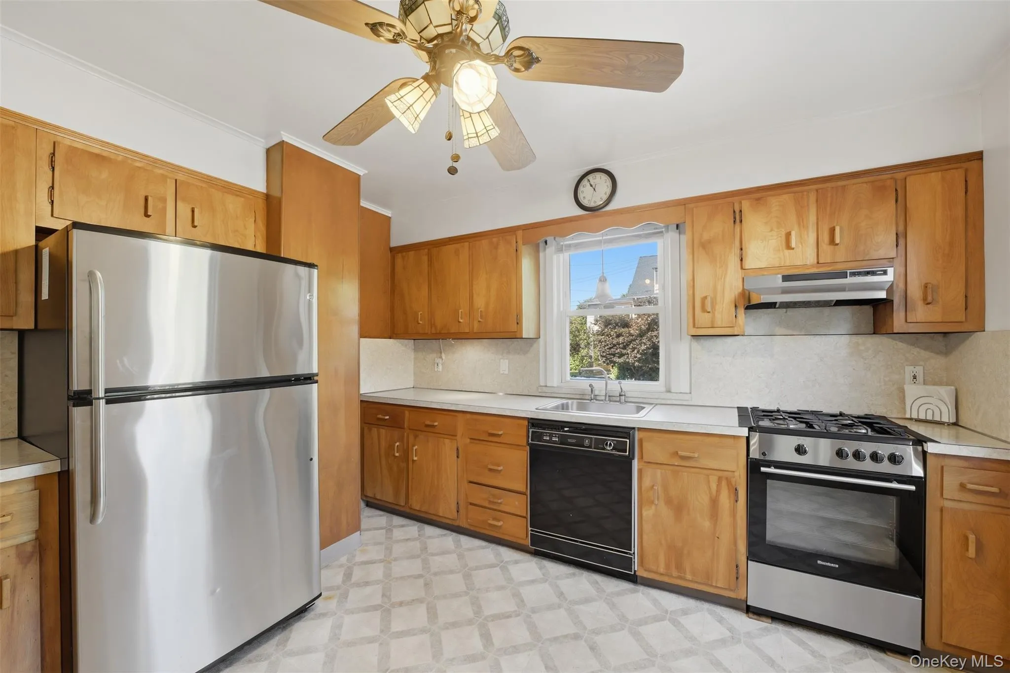 315 Sickles Avenue, New Rochelle, NY, 5 Bedrooms Bedrooms, 9 Rooms Rooms,1 BathroomBathrooms,Residential,For Rent,Sickles,0,1039913 315 Sickles Avenue, New Rochelle, NY, 5 Bedrooms Bedrooms, 9 Rooms Rooms,1 BathroomBathrooms,Residential,For Rent,Sickles,0,1039913