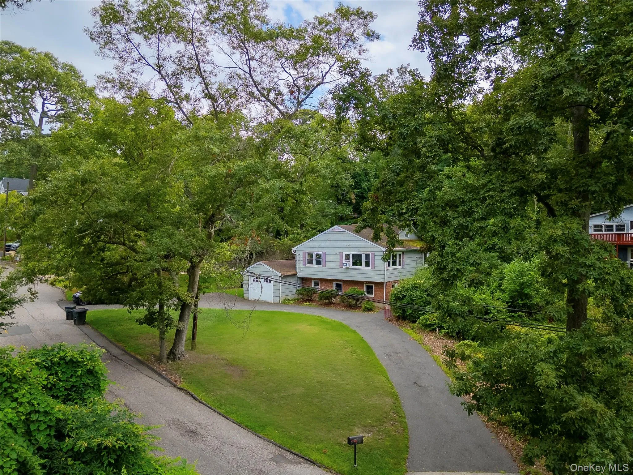 Front yard and U-shaped driveway Front yard and U-shaped driveway