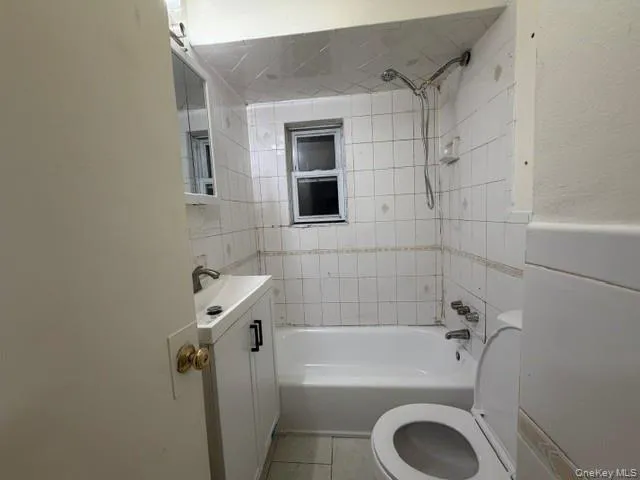 2811 Wellman Avenue, New York, NY, 2 Bedrooms Bedrooms, 4 Rooms Rooms,1 BathroomBathrooms,Residential Lease,For Rent,Wellman,0,1039935 2811 Wellman Avenue, New York, NY, 2 Bedrooms Bedrooms, 4 Rooms Rooms,1 BathroomBathrooms,Residential Lease,For Rent,Wellman,0,1039935