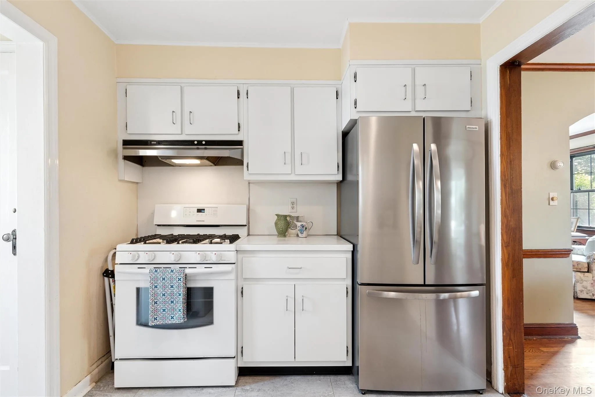 23 Wisteria Avenue, North Hempstead, NY, 3 Bedrooms Bedrooms, 7 Rooms Rooms,1 BathroomBathrooms,Residential,For Rent,Wisteria,0,1039946 23 Wisteria Avenue, North Hempstead, NY, 3 Bedrooms Bedrooms, 7 Rooms Rooms,1 BathroomBathrooms,Residential,For Rent,Wisteria,0,1039946