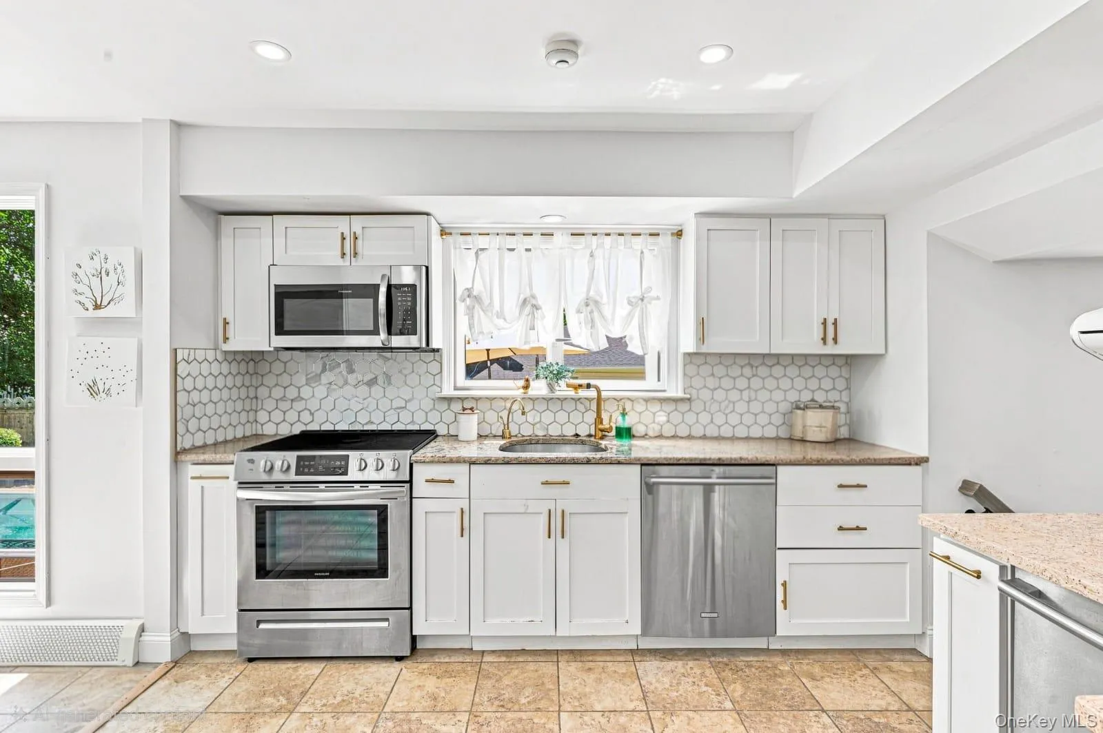 962 Mildred Drive, Hempstead, NY, 4 Bedrooms Bedrooms, 9 Rooms Rooms,3 BathroomsBathrooms,Residential,For Rent,Mildred,0,1039948 962 Mildred Drive, Hempstead, NY, 4 Bedrooms Bedrooms, 9 Rooms Rooms,3 BathroomsBathrooms,Residential,For Rent,Mildred,0,1039948
