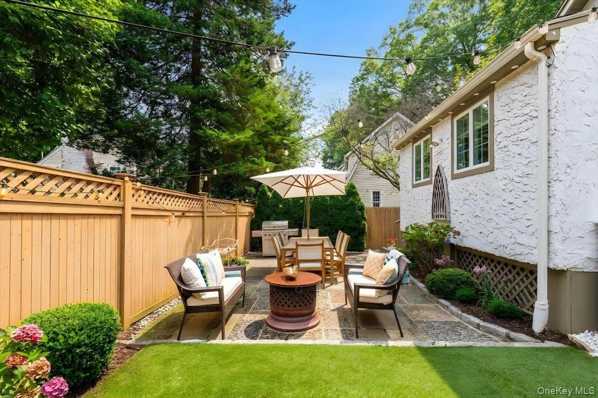 14 Fernwood Avenue, Rye City, NY, 3 Bedrooms Bedrooms, 6 Rooms Rooms,2 BathroomsBathrooms,Residential,For Rent,Fernwood,0,1039957 14 Fernwood Avenue, Rye City, NY, 3 Bedrooms Bedrooms, 6 Rooms Rooms,2 BathroomsBathrooms,Residential,For Rent,Fernwood,0,1039957