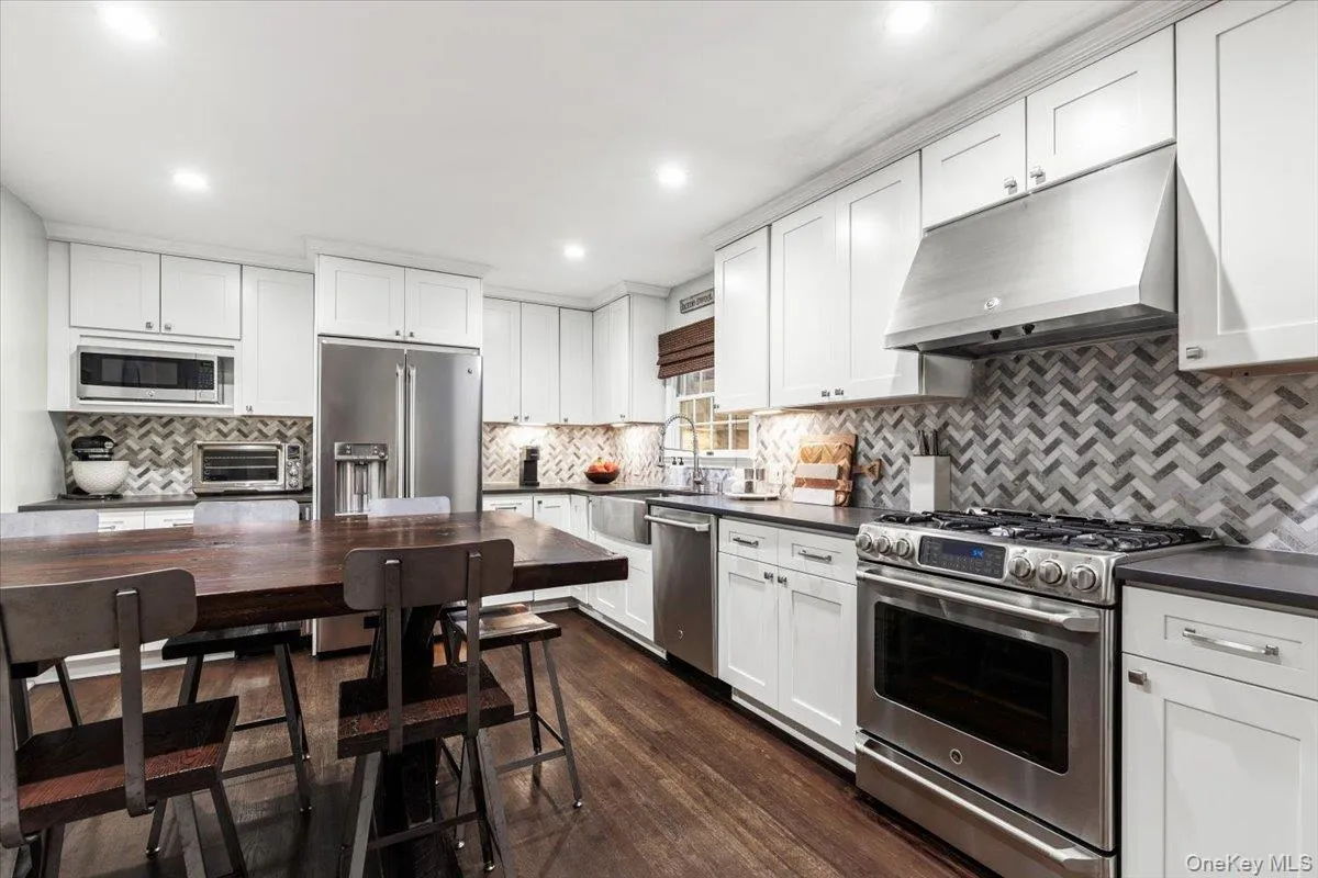 14 Fernwood Avenue, Rye City, NY, 3 Bedrooms Bedrooms, 6 Rooms Rooms,2 BathroomsBathrooms,Residential,For Rent,Fernwood,0,1039957 14 Fernwood Avenue, Rye City, NY, 3 Bedrooms Bedrooms, 6 Rooms Rooms,2 BathroomsBathrooms,Residential,For Rent,Fernwood,0,1039957