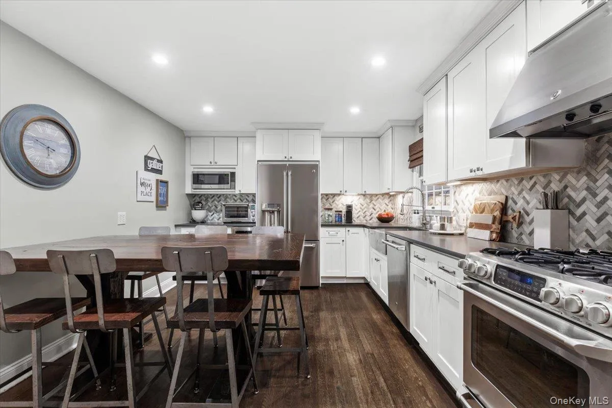 14 Fernwood Avenue, Rye City, NY, 3 Bedrooms Bedrooms, 6 Rooms Rooms,2 BathroomsBathrooms,Residential,For Rent,Fernwood,0,1039957 14 Fernwood Avenue, Rye City, NY, 3 Bedrooms Bedrooms, 6 Rooms Rooms,2 BathroomsBathrooms,Residential,For Rent,Fernwood,0,1039957