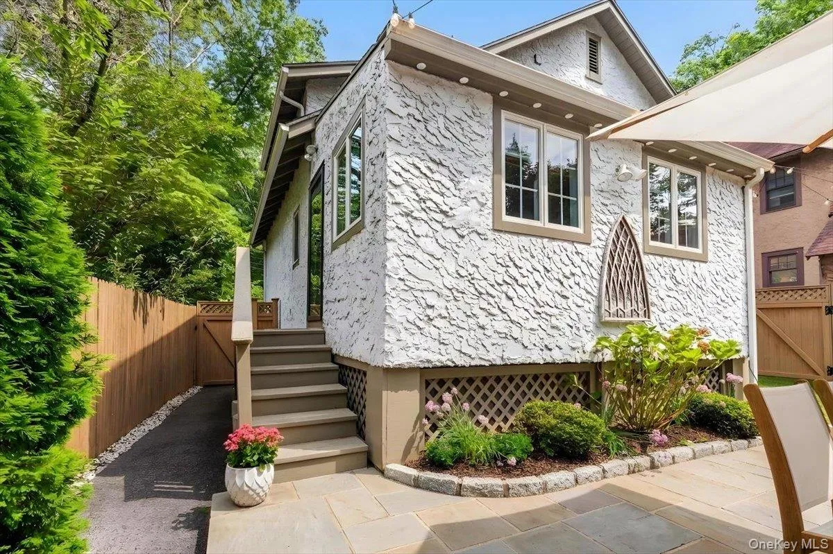 14 Fernwood Avenue, Rye City, NY, 3 Bedrooms Bedrooms, 6 Rooms Rooms,2 BathroomsBathrooms,Residential,For Rent,Fernwood,0,1039957 14 Fernwood Avenue, Rye City, NY, 3 Bedrooms Bedrooms, 6 Rooms Rooms,2 BathroomsBathrooms,Residential,For Rent,Fernwood,0,1039957