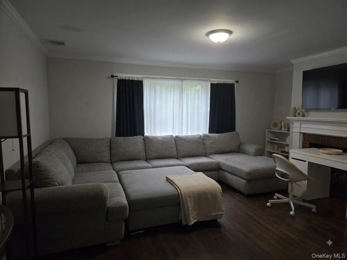 22 Lindron Avenue, Smithtown, NY, 4 Bedrooms Bedrooms, 8 Rooms Rooms,2 BathroomsBathrooms,Residential,For Rent,Lindron,0,1039961 22 Lindron Avenue, Smithtown, NY, 4 Bedrooms Bedrooms, 8 Rooms Rooms,2 BathroomsBathrooms,Residential,For Rent,Lindron,0,1039961