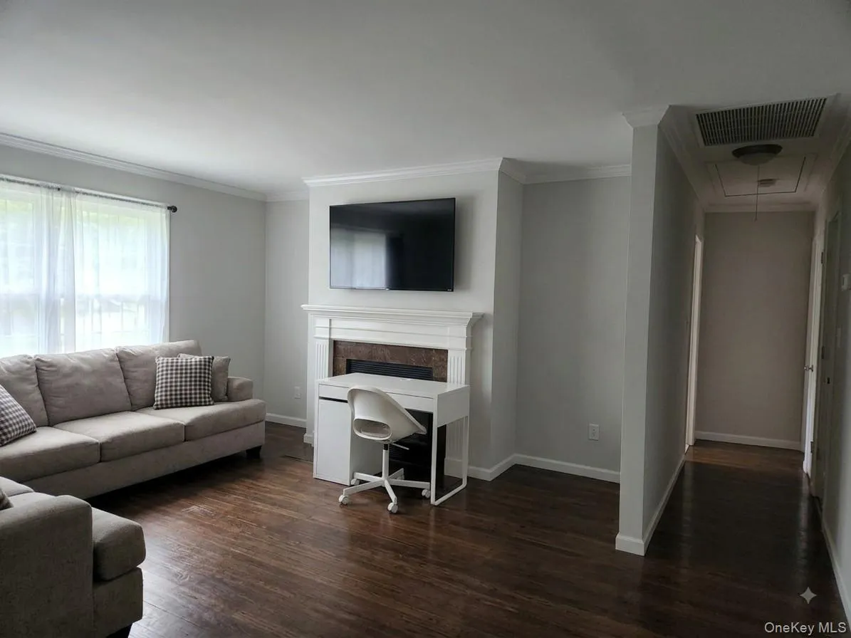 22 Lindron Avenue, Smithtown, NY, 4 Bedrooms Bedrooms, 8 Rooms Rooms,2 BathroomsBathrooms,Residential,For Rent,Lindron,0,1039961 22 Lindron Avenue, Smithtown, NY, 4 Bedrooms Bedrooms, 8 Rooms Rooms,2 BathroomsBathrooms,Residential,For Rent,Lindron,0,1039961