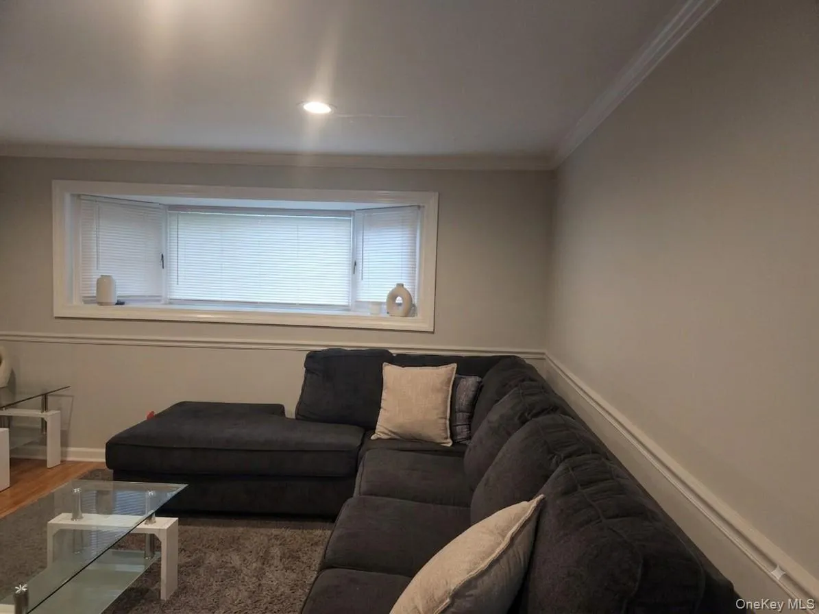 22 Lindron Avenue, Smithtown, NY, 4 Bedrooms Bedrooms, 8 Rooms Rooms,2 BathroomsBathrooms,Residential,For Rent,Lindron,0,1039961 22 Lindron Avenue, Smithtown, NY, 4 Bedrooms Bedrooms, 8 Rooms Rooms,2 BathroomsBathrooms,Residential,For Rent,Lindron,0,1039961