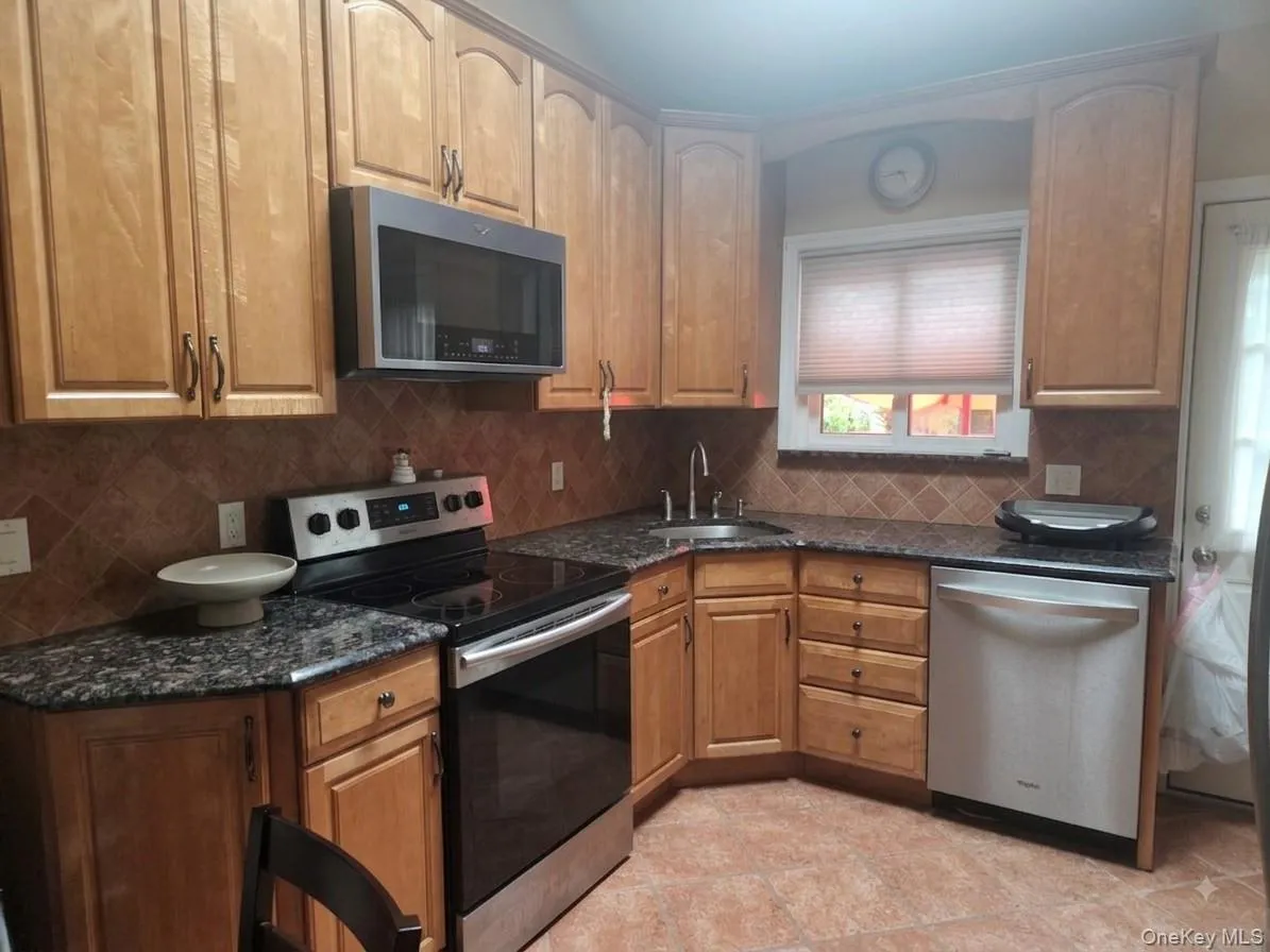 22 Lindron Avenue, Smithtown, NY, 4 Bedrooms Bedrooms, 8 Rooms Rooms,2 BathroomsBathrooms,Residential,For Rent,Lindron,0,1039961 22 Lindron Avenue, Smithtown, NY, 4 Bedrooms Bedrooms, 8 Rooms Rooms,2 BathroomsBathrooms,Residential,For Rent,Lindron,0,1039961