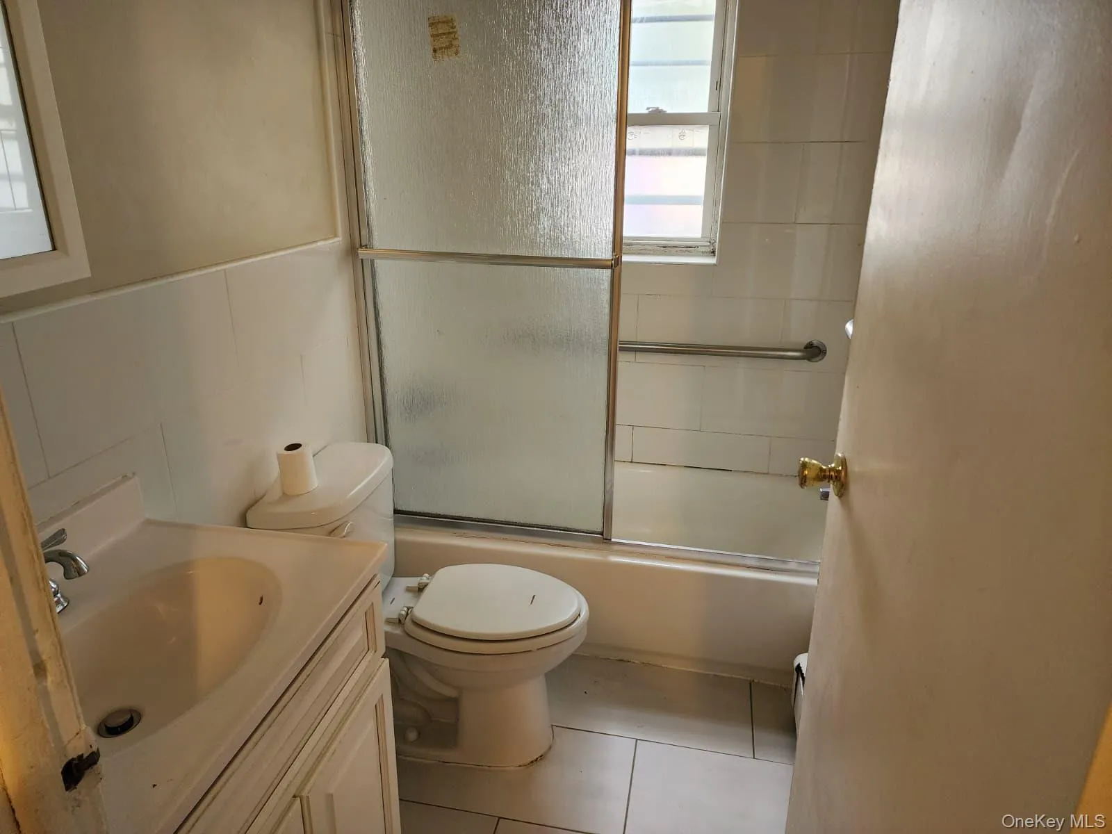 38-15 100th Street, New York, NY, 2 Bedrooms Bedrooms, 5 Rooms Rooms,1 BathroomBathrooms,Residential Lease,For Rent,100th,0,1039969 38-15 100th Street, New York, NY, 2 Bedrooms Bedrooms, 5 Rooms Rooms,1 BathroomBathrooms,Residential Lease,For Rent,100th,0,1039969