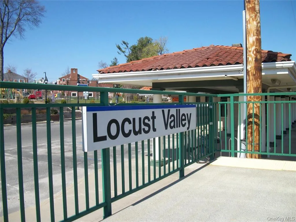 Locust Valley Train Station / Oyster Bay Line Locust Valley Train Station / Oyster Bay Line