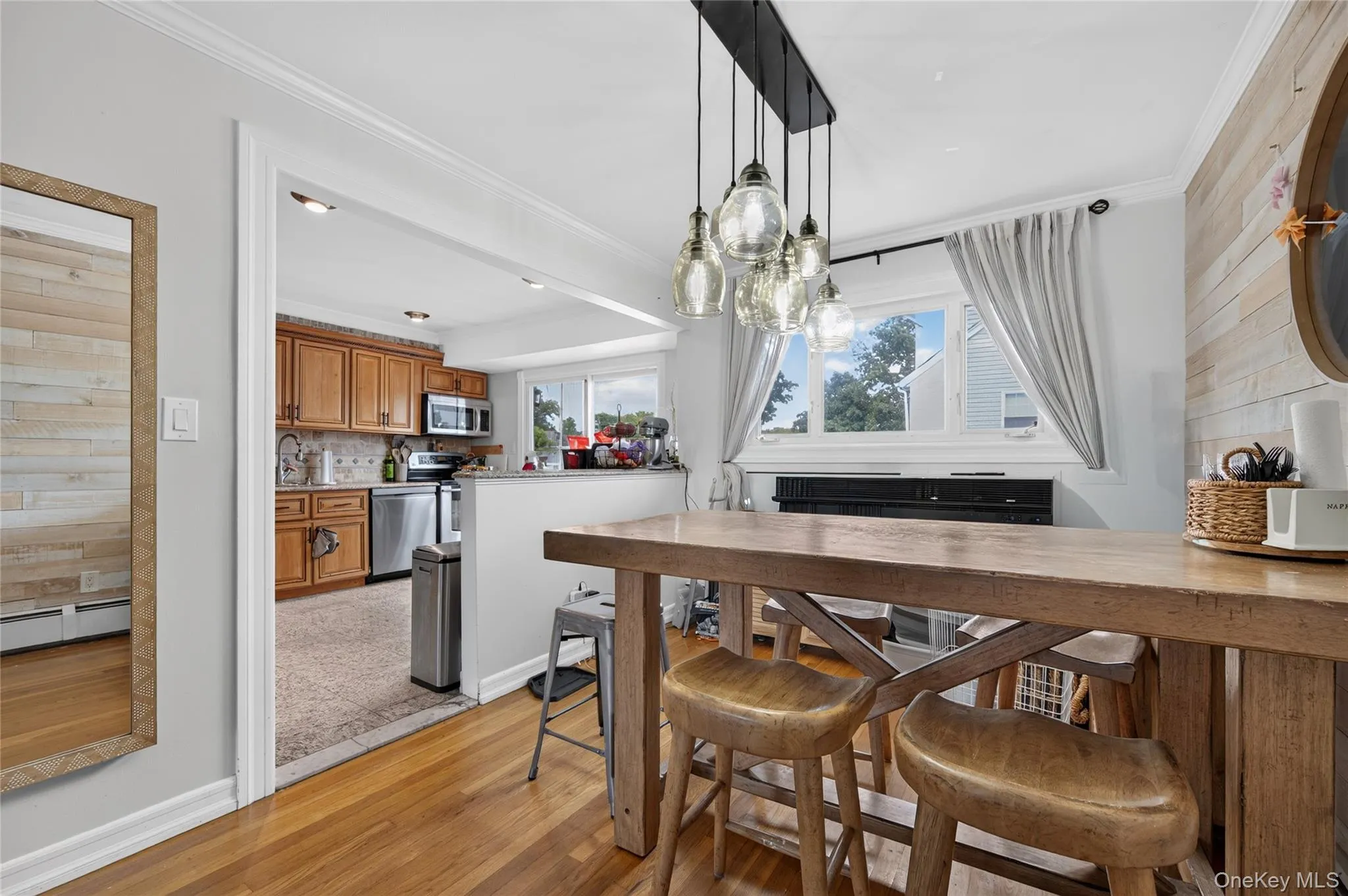 103 Motor Avenue, Oyster Bay, NY, 4 Bedrooms Bedrooms, 9 Rooms Rooms,2 BathroomsBathrooms,Residential,For Rent,Motor,0,1039976 103 Motor Avenue, Oyster Bay, NY, 4 Bedrooms Bedrooms, 9 Rooms Rooms,2 BathroomsBathrooms,Residential,For Rent,Motor,0,1039976