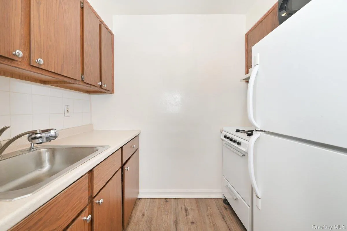 2 Birchwood Court, Hempstead, NY, 1 Bedroom Bedrooms, 4 Rooms Rooms,1 BathroomBathrooms,Residential,For Rent,Birchwood,0,1039978 2 Birchwood Court, Hempstead, NY, 1 Bedroom Bedrooms, 4 Rooms Rooms,1 BathroomBathrooms,Residential,For Rent,Birchwood,0,1039978