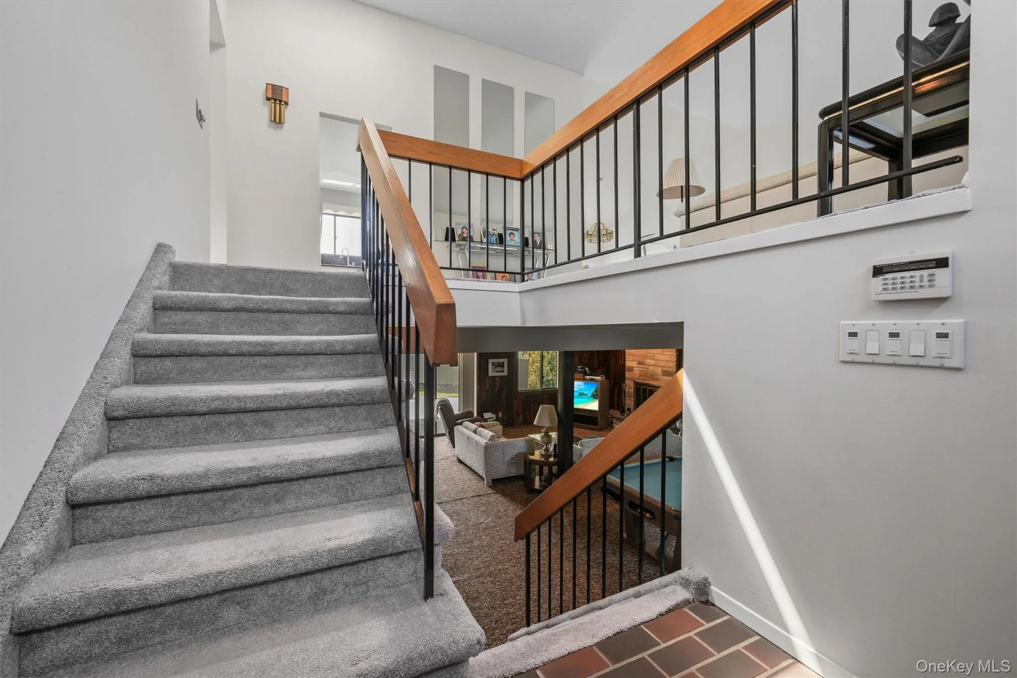 Spacious entry way. Spacious entry way.