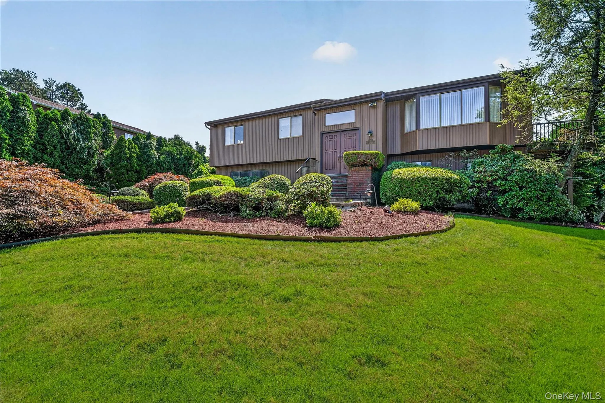 Lovely, manicured front yard. Lovely, manicured front yard.