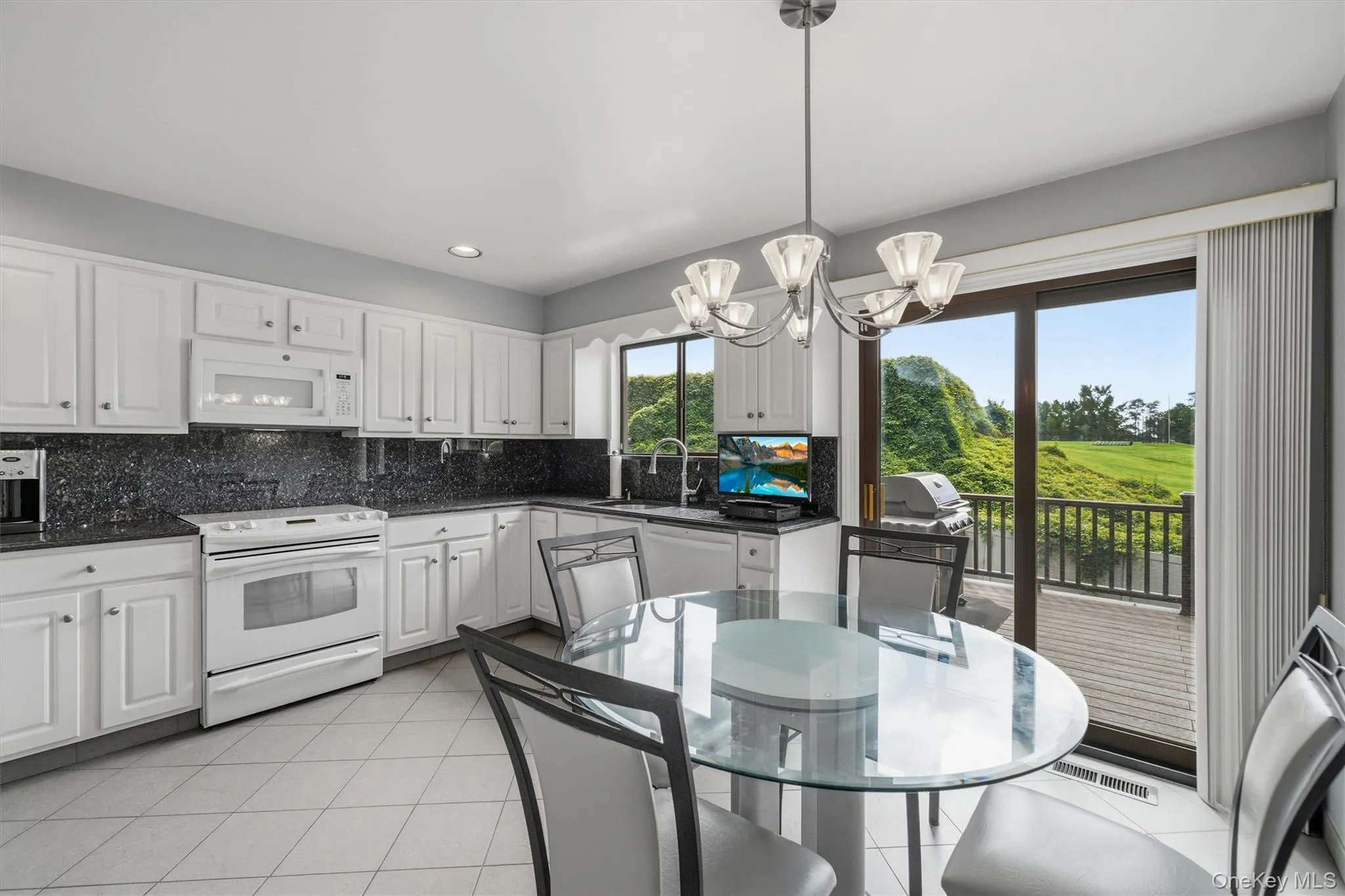 Eat in kitchen. Eat in kitchen.
