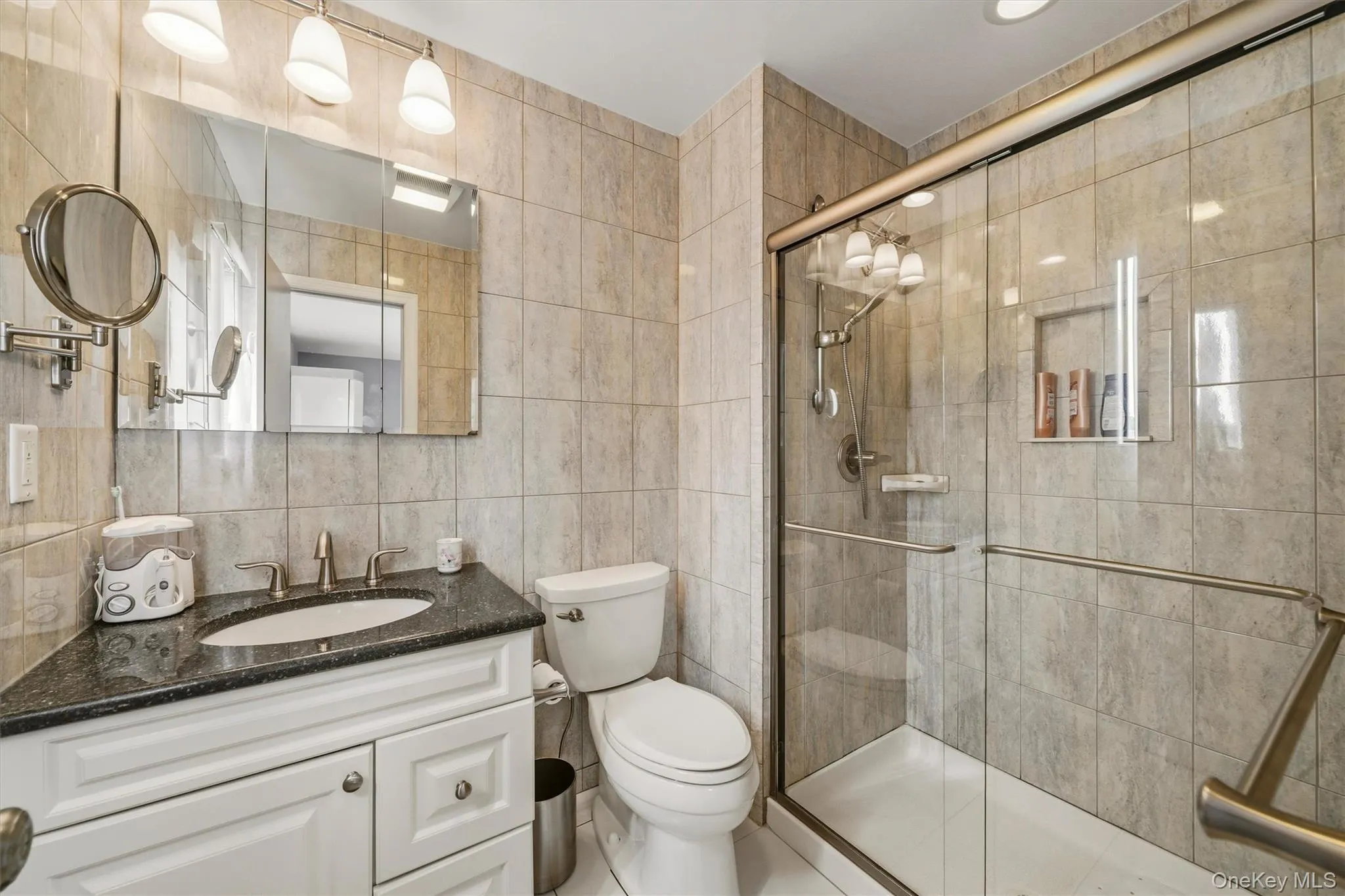 Shower with tub. Shower with tub.