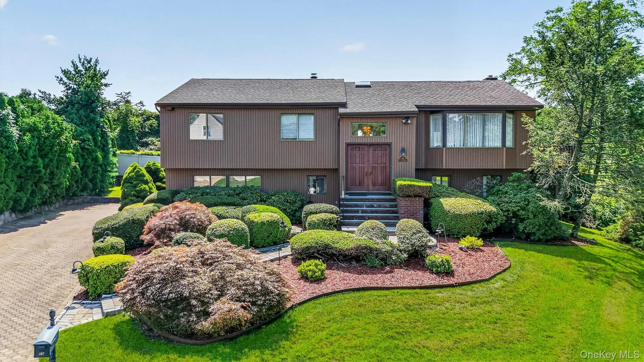 99 Skyview is waiting for it's next owner, schedule a tour today! 99 Skyview is waiting for it's next owner, schedule a tour today!