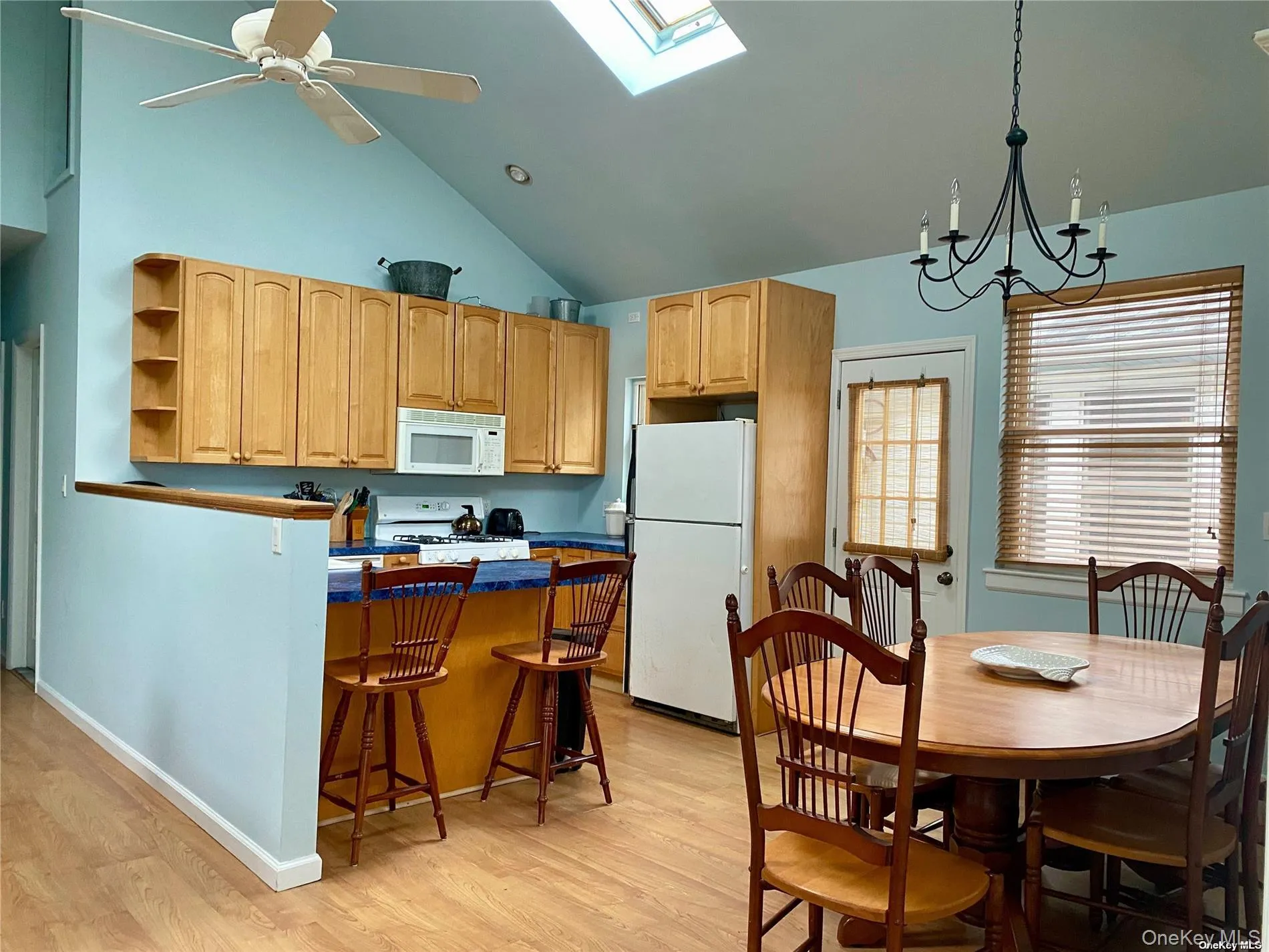 Kitchen / Dining Area Kitchen / Dining Area