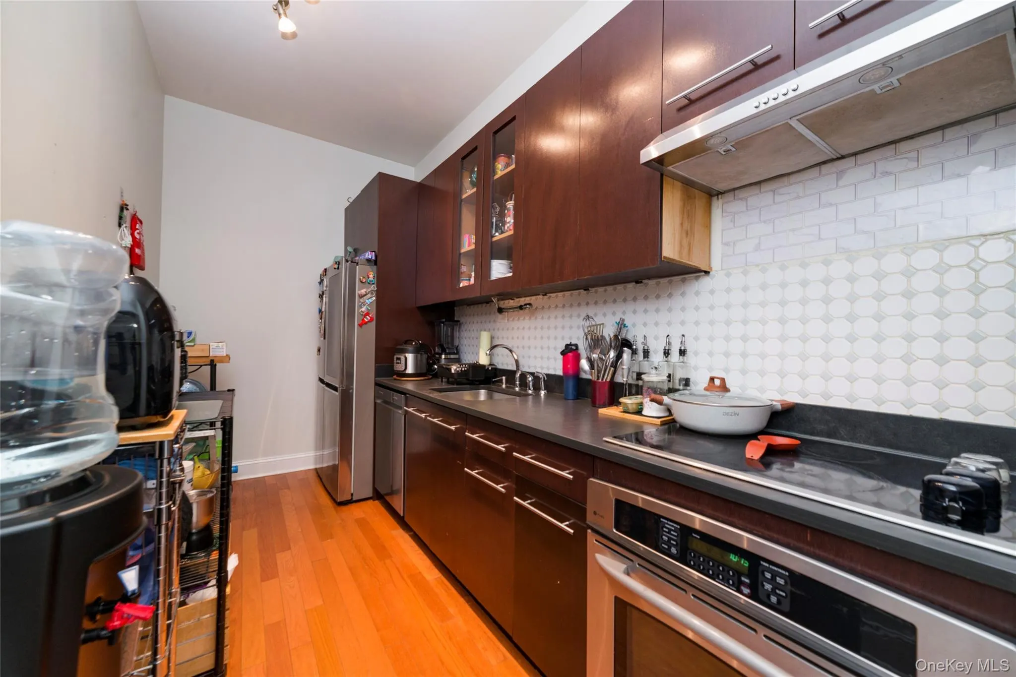 Modern kitchen with sleek cabinetry & stainless steel appliances Modern kitchen with sleek cabinetry & stainless steel appliances