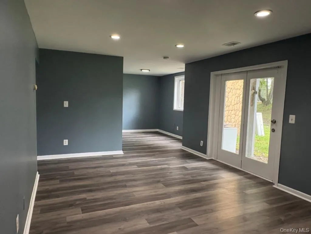 240 Schutt Road, Wallkill, NY, 1 Bedroom Bedrooms, 5 Rooms Rooms,1 BathroomBathrooms,Residential Lease,For Rent,Schutt,0,1039999 240 Schutt Road, Wallkill, NY, 1 Bedroom Bedrooms, 5 Rooms Rooms,1 BathroomBathrooms,Residential Lease,For Rent,Schutt,0,1039999