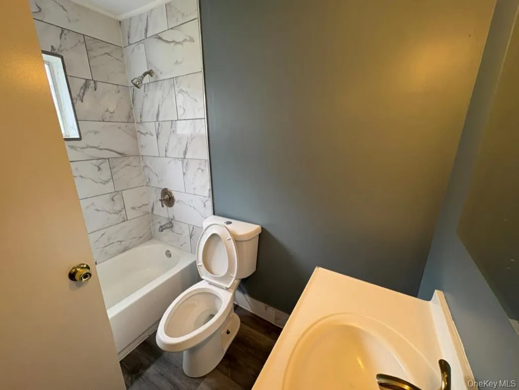 240 Schutt Road, Wallkill, NY, 1 Bedroom Bedrooms, 5 Rooms Rooms,1 BathroomBathrooms,Residential Lease,For Rent,Schutt,0,1039999 240 Schutt Road, Wallkill, NY, 1 Bedroom Bedrooms, 5 Rooms Rooms,1 BathroomBathrooms,Residential Lease,For Rent,Schutt,0,1039999