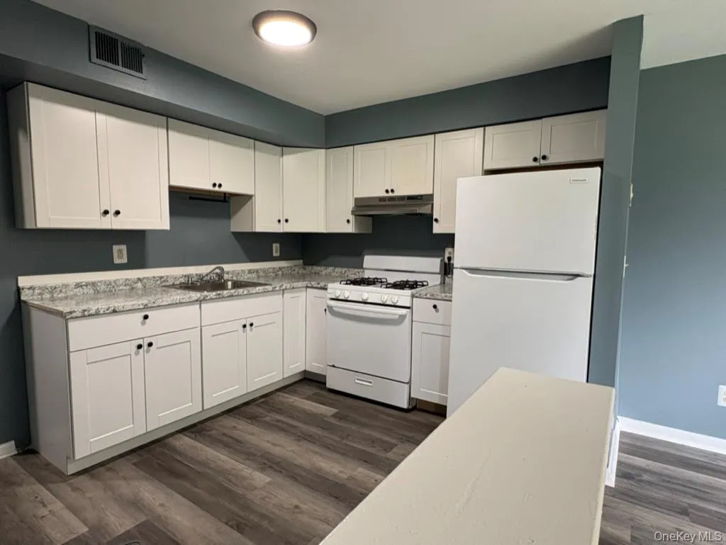 240 Schutt Road, Wallkill, NY, 1 Bedroom Bedrooms, 5 Rooms Rooms,1 BathroomBathrooms,Residential Lease,For Rent,Schutt,0,1039999 240 Schutt Road, Wallkill, NY, 1 Bedroom Bedrooms, 5 Rooms Rooms,1 BathroomBathrooms,Residential Lease,For Rent,Schutt,0,1039999