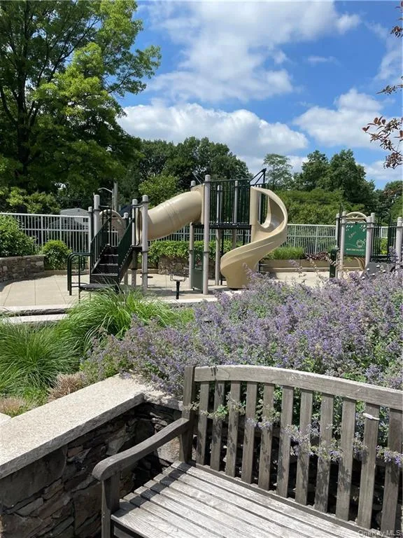 3333 Henry Hudson Parkway, New York, NY, 2 Bedrooms Bedrooms, 4 Rooms Rooms,1 BathroomBathrooms,Residential,For Rent,Henry Hudson,0,1040000 3333 Henry Hudson Parkway, New York, NY, 2 Bedrooms Bedrooms, 4 Rooms Rooms,1 BathroomBathrooms,Residential,For Rent,Henry Hudson,0,1040000