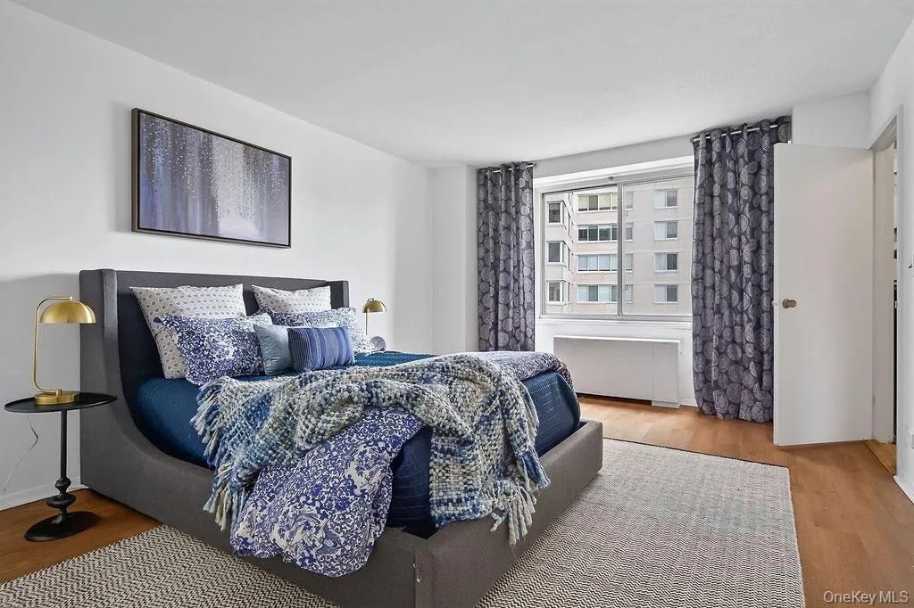 Oversized Bedroom Oversized Bedroom