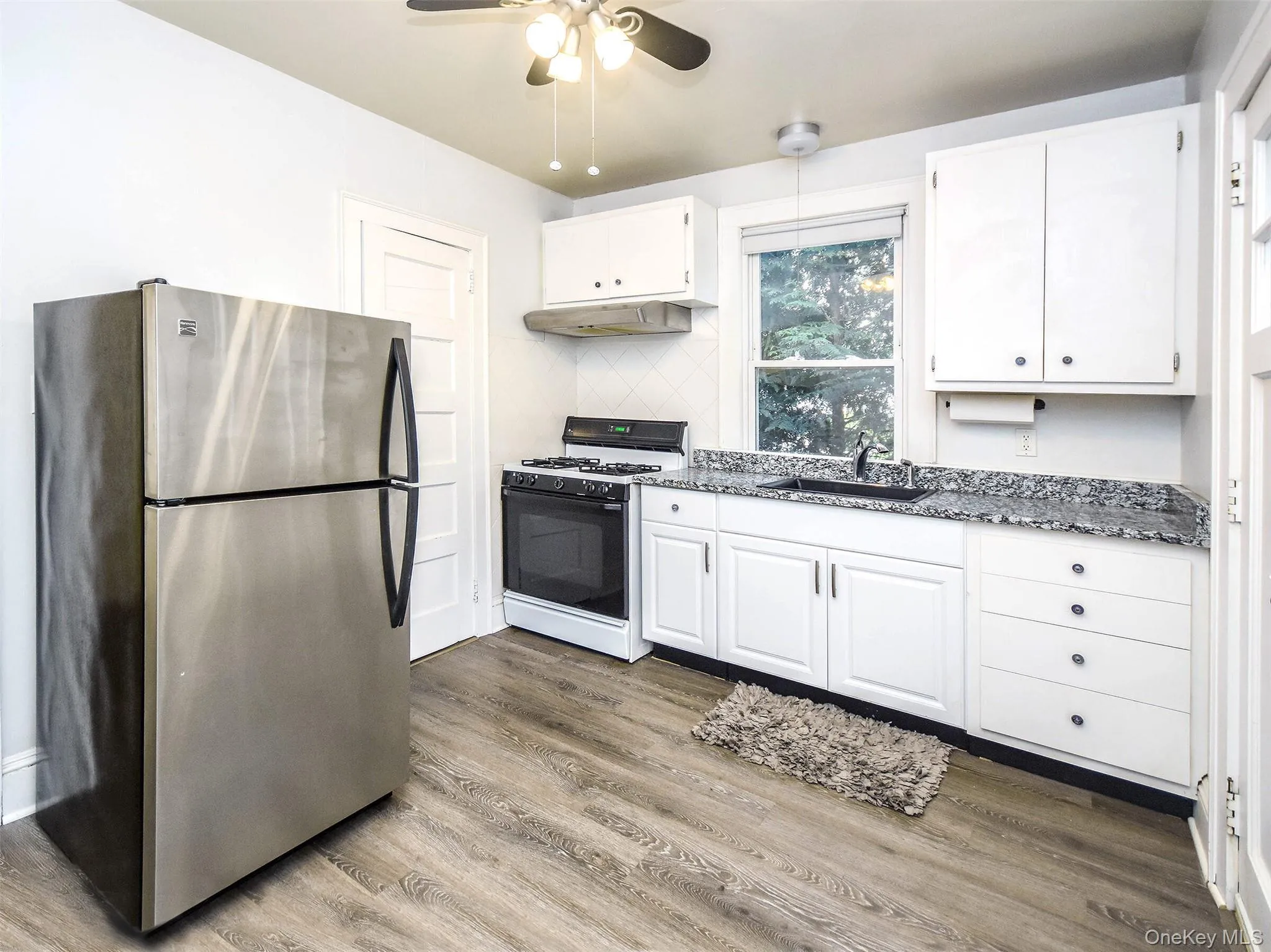 67 Glenlawn Avenue, Oyster Bay, NY, 2 Bedrooms Bedrooms, 4 Rooms Rooms,1 BathroomBathrooms,Residential Lease,For Rent,Glenlawn,0,1040008 67 Glenlawn Avenue, Oyster Bay, NY, 2 Bedrooms Bedrooms, 4 Rooms Rooms,1 BathroomBathrooms,Residential Lease,For Rent,Glenlawn,0,1040008