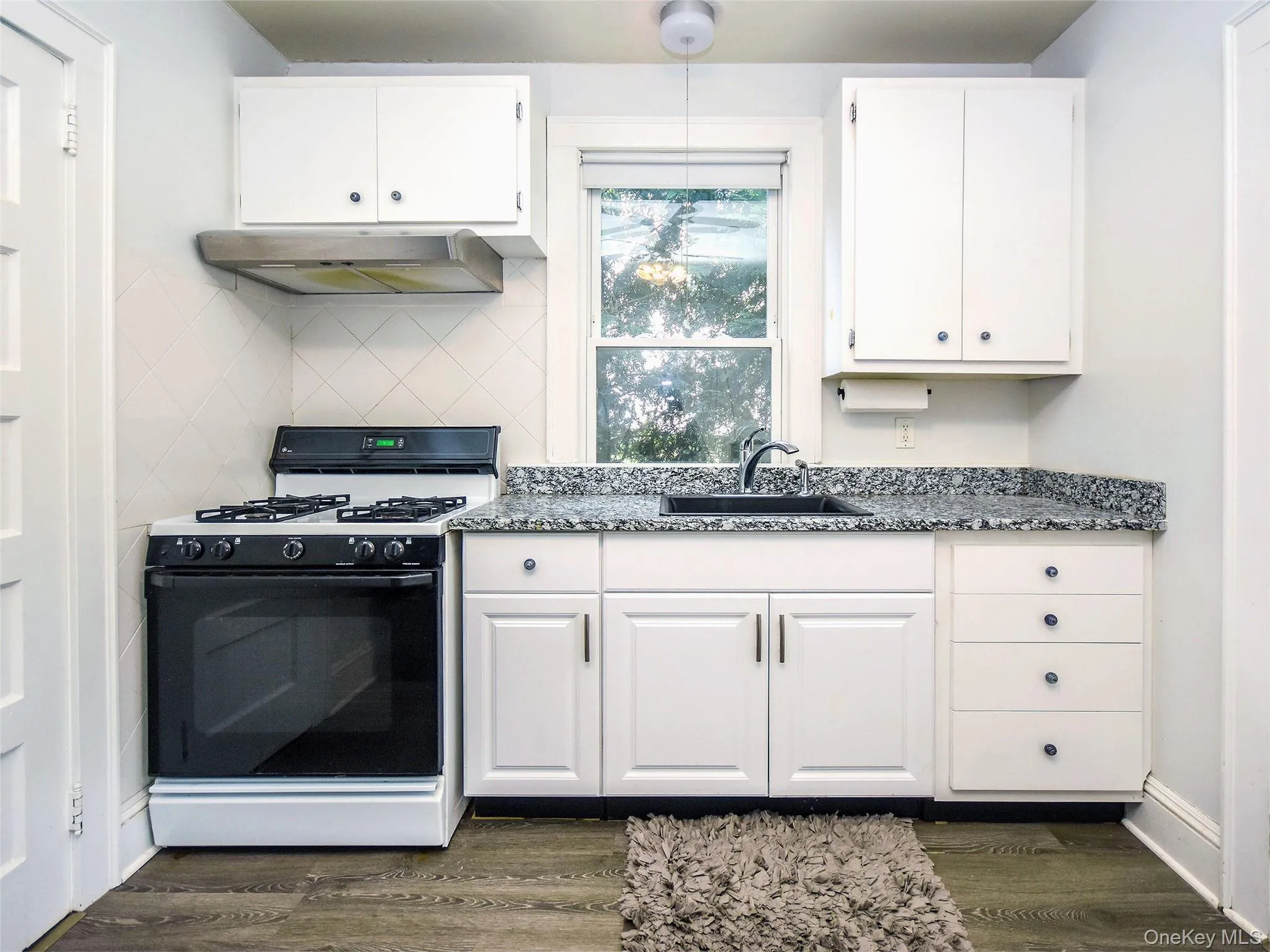 67 Glenlawn Avenue, Oyster Bay, NY, 2 Bedrooms Bedrooms, 4 Rooms Rooms,1 BathroomBathrooms,Residential Lease,For Rent,Glenlawn,0,1040008 67 Glenlawn Avenue, Oyster Bay, NY, 2 Bedrooms Bedrooms, 4 Rooms Rooms,1 BathroomBathrooms,Residential Lease,For Rent,Glenlawn,0,1040008