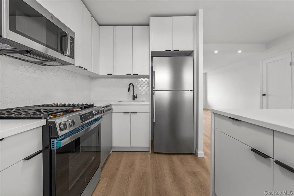 5800 Arlington Avenue, New York, NY, 1 Bedroom Bedrooms, 4 Rooms Rooms,1 BathroomBathrooms,Residential,For Rent,Arlington,0,1040010 5800 Arlington Avenue, New York, NY, 1 Bedroom Bedrooms, 4 Rooms Rooms,1 BathroomBathrooms,Residential,For Rent,Arlington,0,1040010