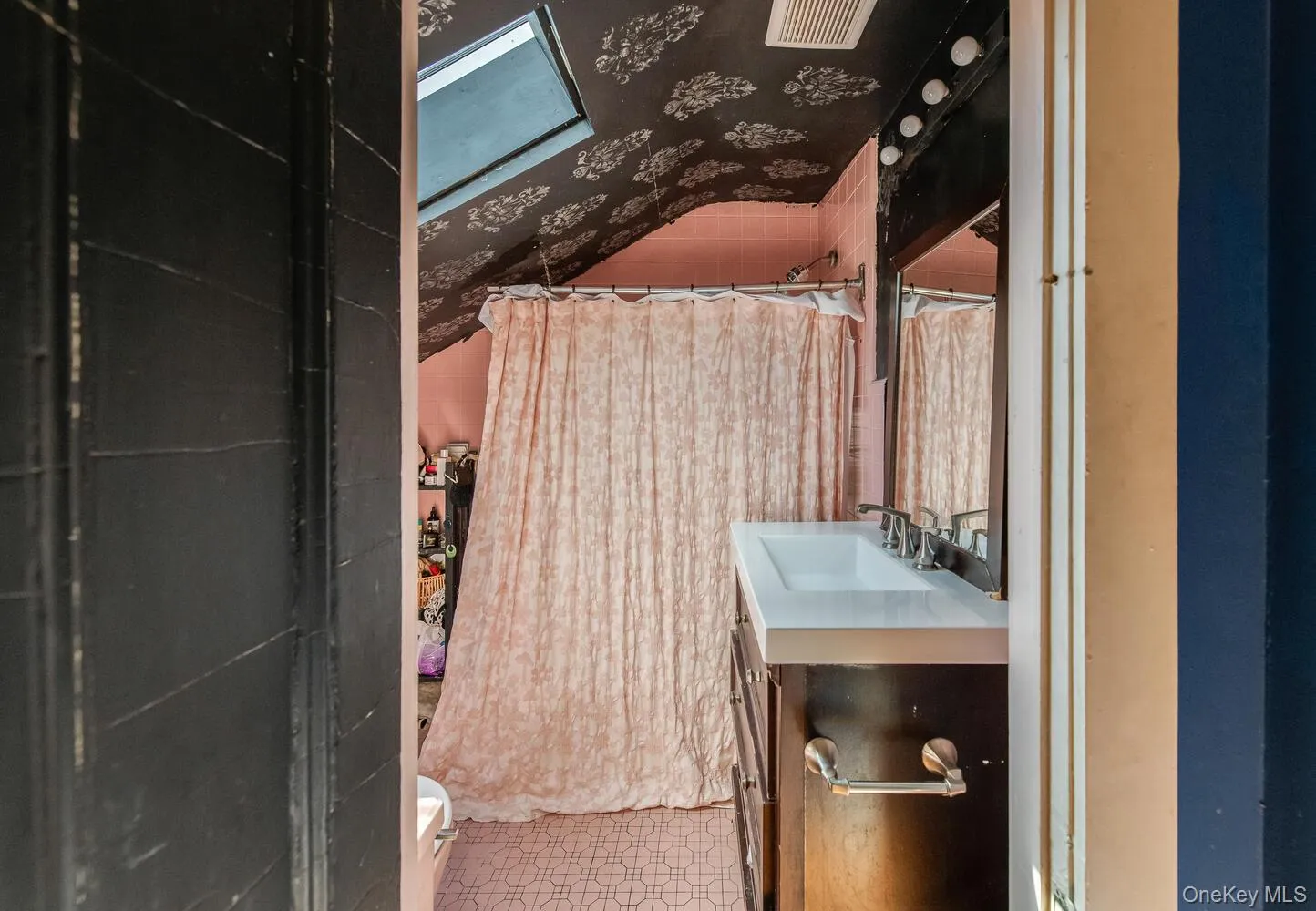 88 Hamilton Street, Poughkeepsie, NY, 3 Bedrooms Bedrooms, 6 Rooms Rooms,1 BathroomBathrooms,Residential Lease,For Rent,Hamilton,0,1040011 88 Hamilton Street, Poughkeepsie, NY, 3 Bedrooms Bedrooms, 6 Rooms Rooms,1 BathroomBathrooms,Residential Lease,For Rent,Hamilton,0,1040011
