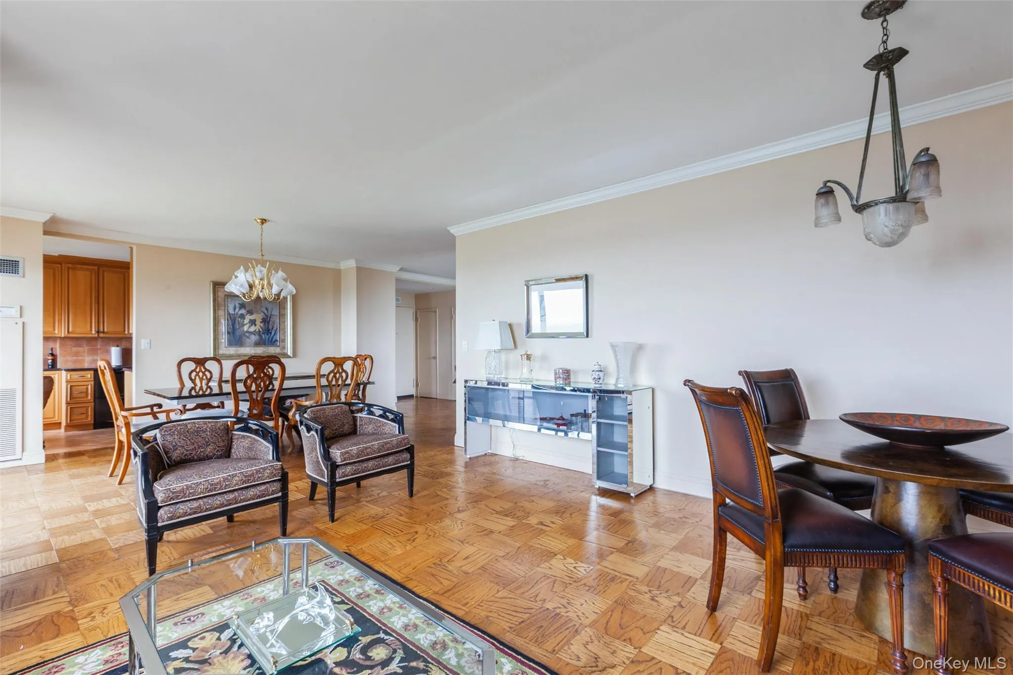Large Living space, great for entertaining! Large Living space, great for entertaining!