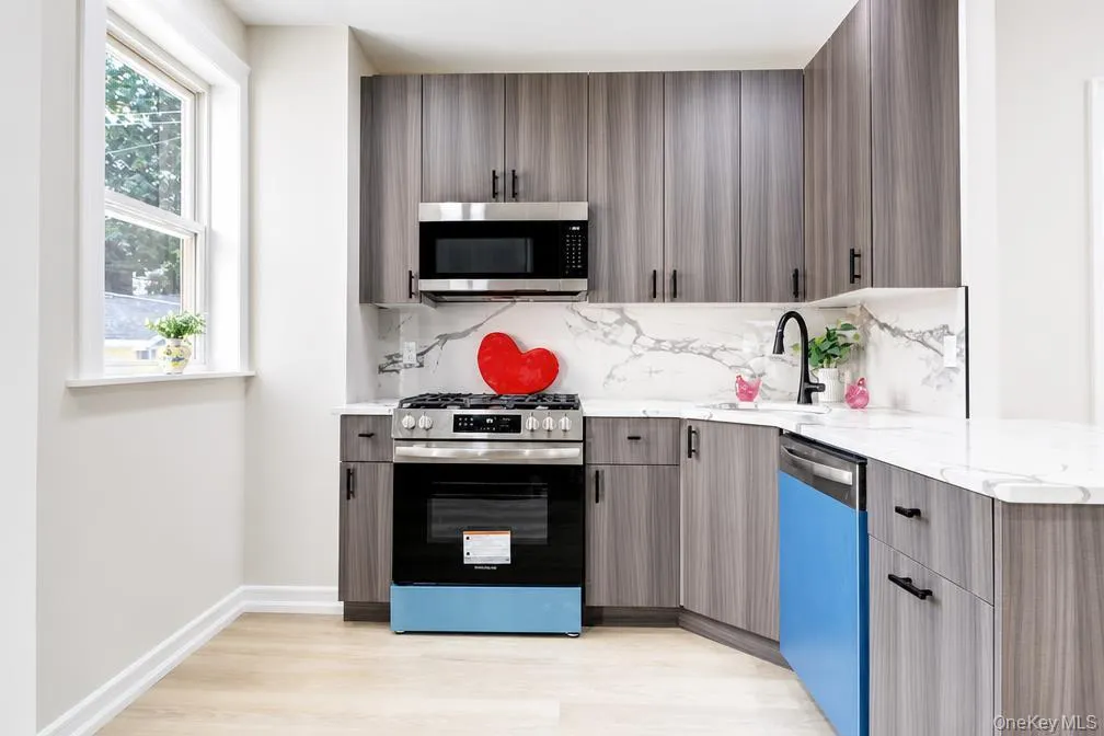 6472 80th Avenue, New York, NY, 4 Bedrooms Bedrooms, 8 Rooms Rooms,2 BathroomsBathrooms,Residential,For Rent,80th,0,1040023 6472 80th Avenue, New York, NY, 4 Bedrooms Bedrooms, 8 Rooms Rooms,2 BathroomsBathrooms,Residential,For Rent,80th,0,1040023