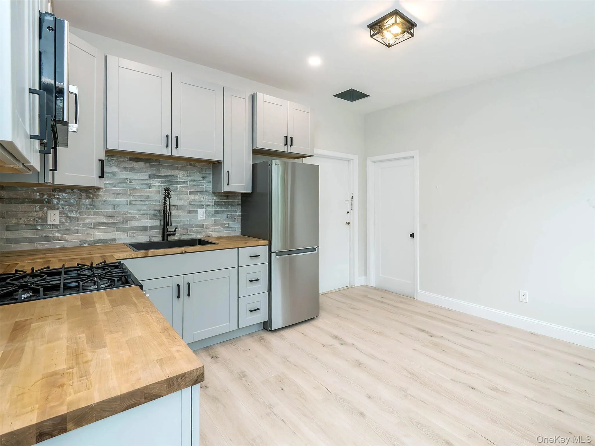 76 Summit Avenue, Oyster Bay, NY, 1 Bedroom Bedrooms, 2 Rooms Rooms,1 BathroomBathrooms,Residential Lease,For Rent,Summit,0,1040030 76 Summit Avenue, Oyster Bay, NY, 1 Bedroom Bedrooms, 2 Rooms Rooms,1 BathroomBathrooms,Residential Lease,For Rent,Summit,0,1040030
