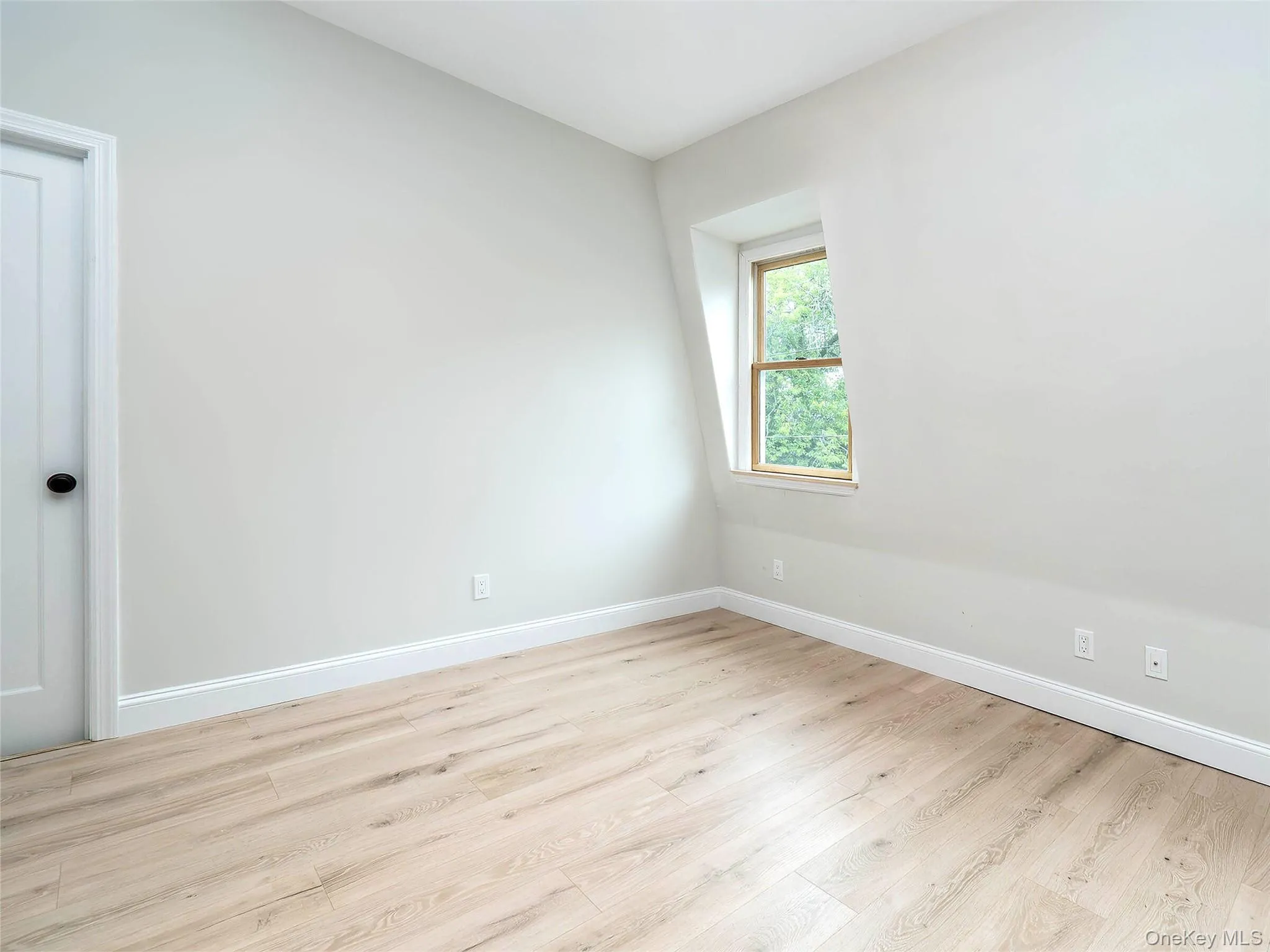 76 Summit Avenue, Oyster Bay, NY, 1 Bedroom Bedrooms, 2 Rooms Rooms,1 BathroomBathrooms,Residential Lease,For Rent,Summit,0,1040030 76 Summit Avenue, Oyster Bay, NY, 1 Bedroom Bedrooms, 2 Rooms Rooms,1 BathroomBathrooms,Residential Lease,For Rent,Summit,0,1040030