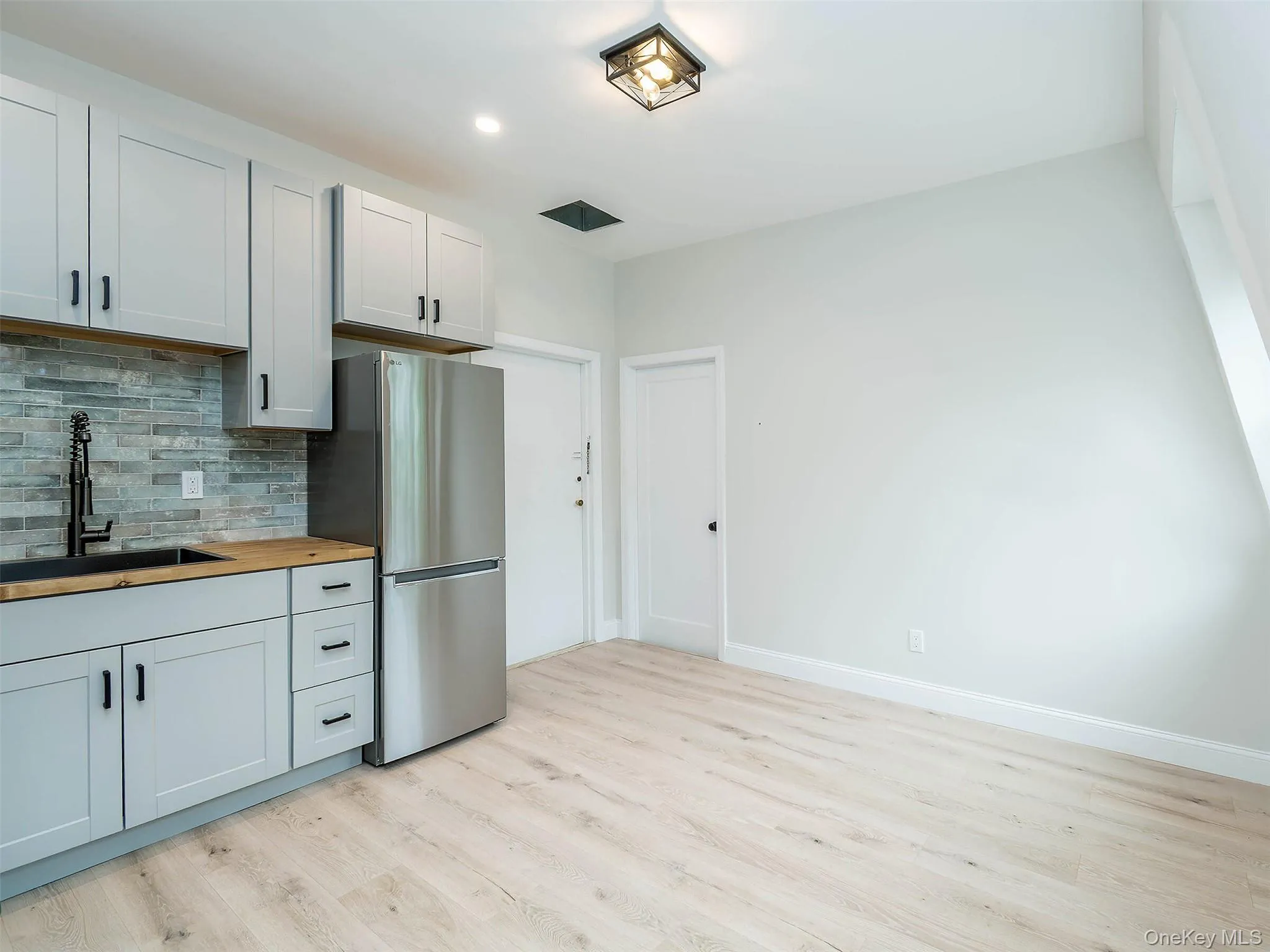 76 Summit Avenue, Oyster Bay, NY, 1 Bedroom Bedrooms, 2 Rooms Rooms,1 BathroomBathrooms,Residential Lease,For Rent,Summit,0,1040030 76 Summit Avenue, Oyster Bay, NY, 1 Bedroom Bedrooms, 2 Rooms Rooms,1 BathroomBathrooms,Residential Lease,For Rent,Summit,0,1040030