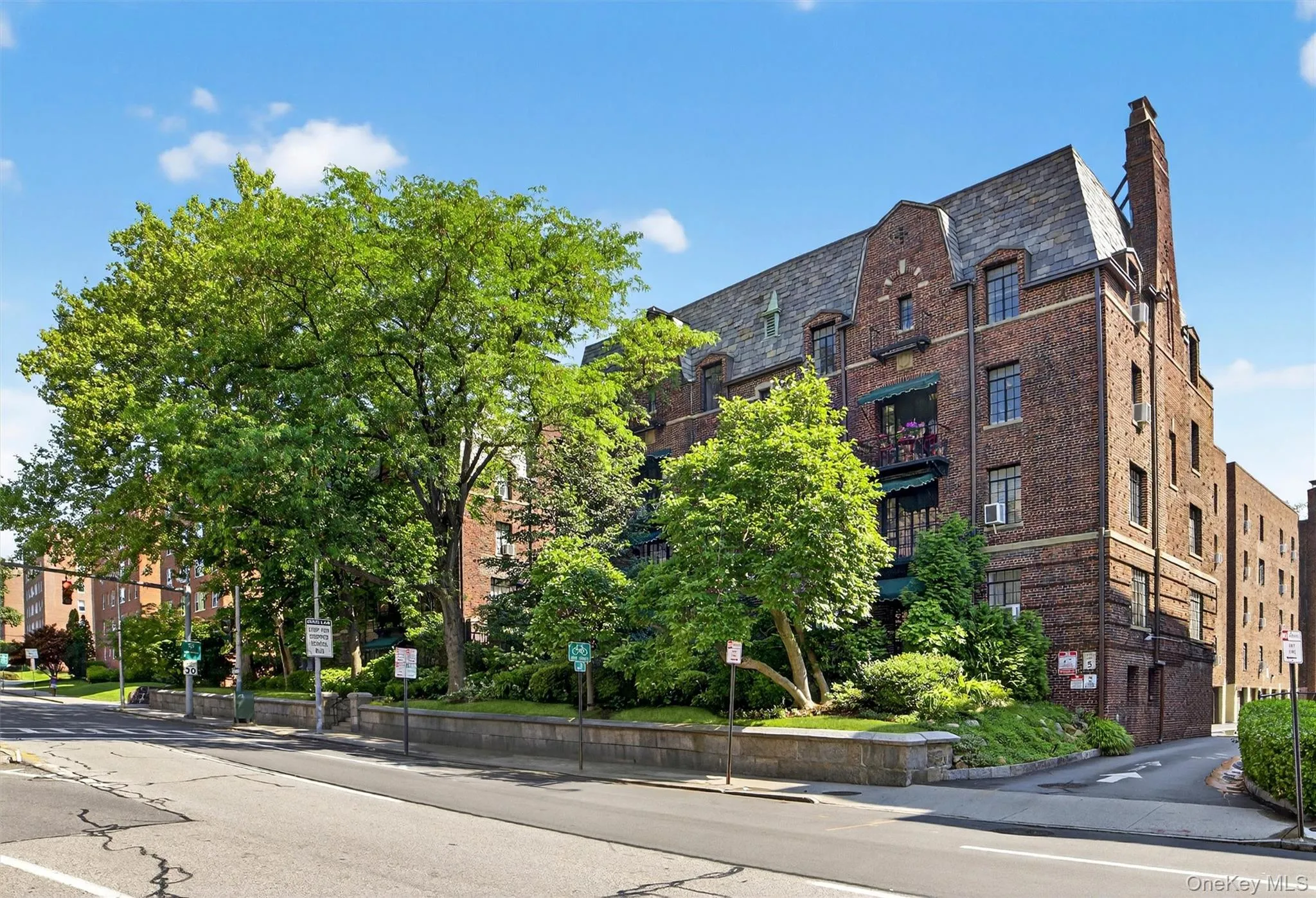 20 Broadway, White Plains, NY, 2 Bedrooms Bedrooms, 5 Rooms Rooms,1 BathroomBathrooms,Residential,For Rent,Broadway,0,1040032 20 Broadway, White Plains, NY, 2 Bedrooms Bedrooms, 5 Rooms Rooms,1 BathroomBathrooms,Residential,For Rent,Broadway,0,1040032