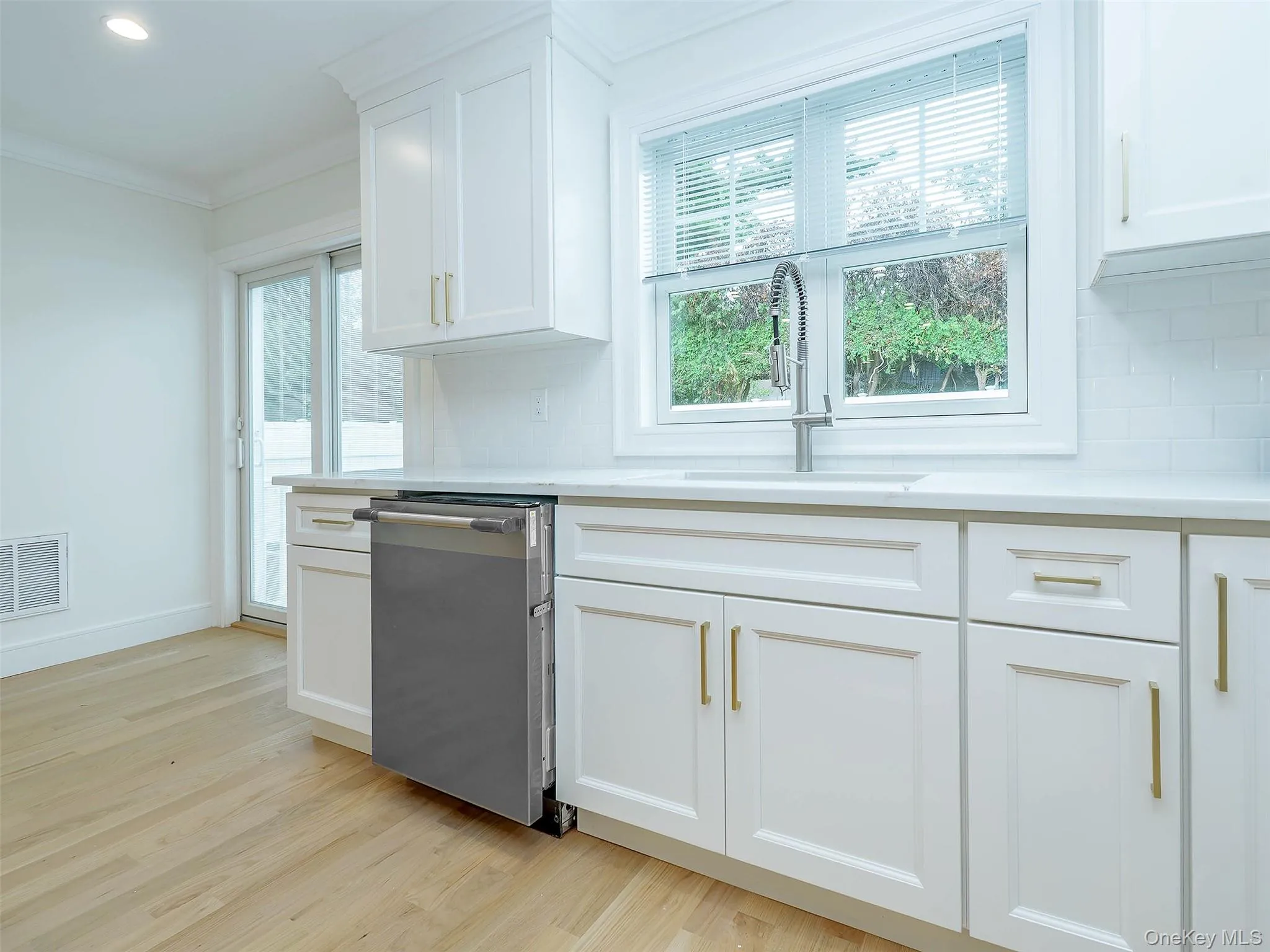 23 Marwood Road, North Hempstead, NY, 4 Bedrooms Bedrooms, 6 Rooms Rooms,3 BathroomsBathrooms,Residential Lease,For Rent,Marwood,0,1040033 23 Marwood Road, North Hempstead, NY, 4 Bedrooms Bedrooms, 6 Rooms Rooms,3 BathroomsBathrooms,Residential Lease,For Rent,Marwood,0,1040033