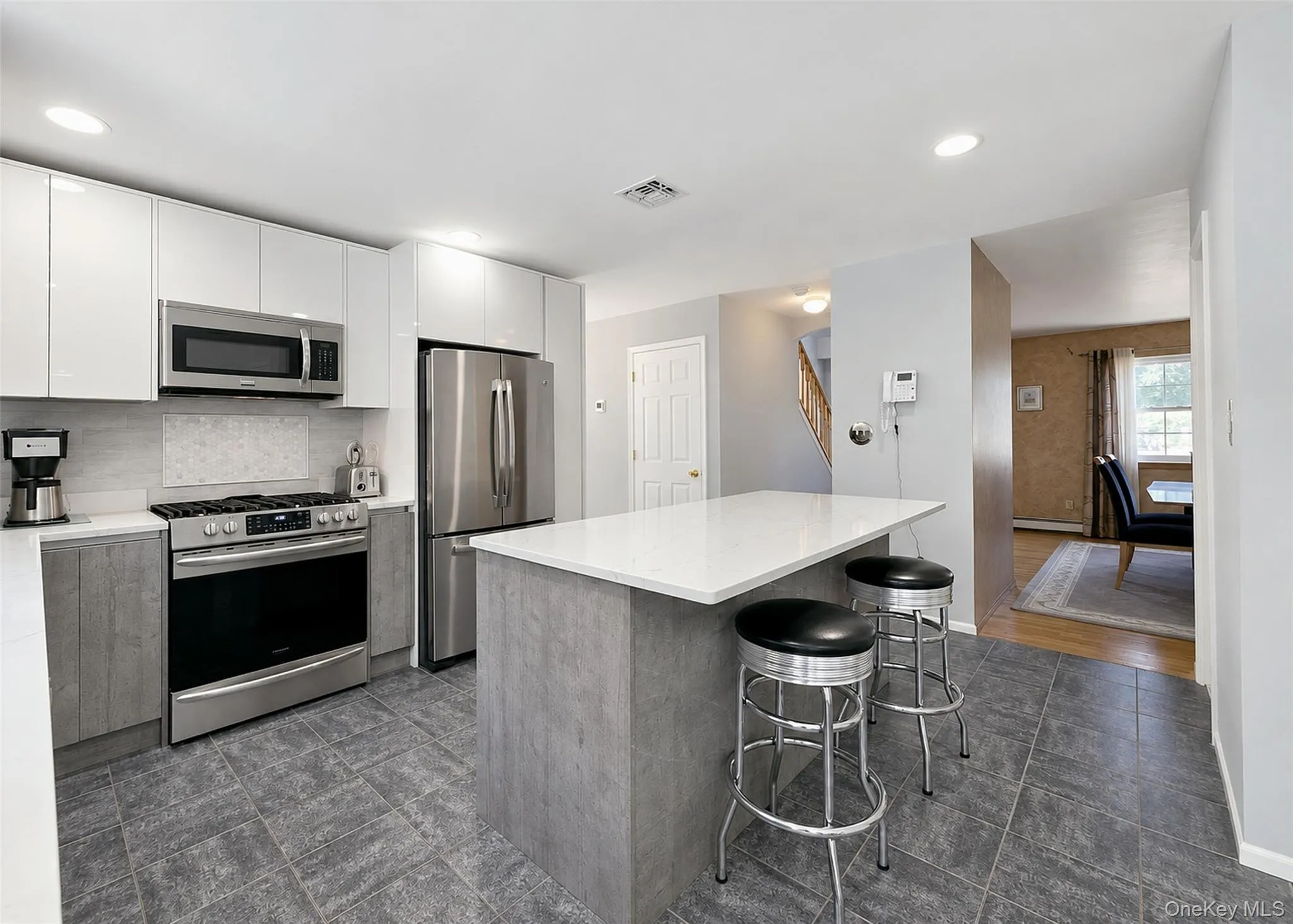 23 Greentree Drive, Brookhaven, NY, 3 Bedrooms Bedrooms, 7 Rooms Rooms,2 BathroomsBathrooms,Residential,For Rent,Greentree,0,1040034 23 Greentree Drive, Brookhaven, NY, 3 Bedrooms Bedrooms, 7 Rooms Rooms,2 BathroomsBathrooms,Residential,For Rent,Greentree,0,1040034